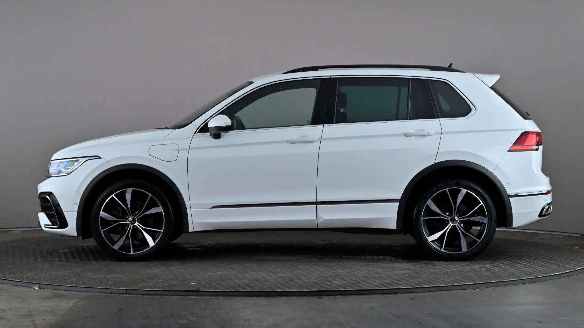 A 2023 VOLKSWAGEN TIGUAN 1.4 TSI eHybrid R-Line DSG A 2023 VOLKSWAGEN TIGUAN 1.4 TSI eHybrid R-Line DSG