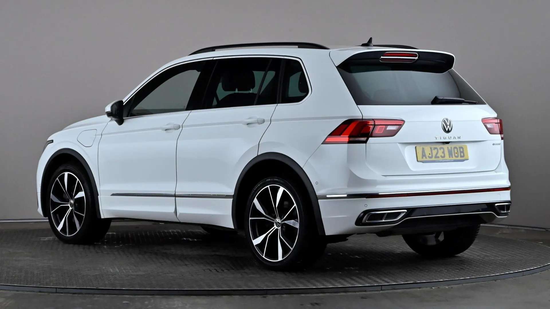 A 2023 VOLKSWAGEN TIGUAN 1.4 TSI eHybrid R-Line DSG A 2023 VOLKSWAGEN TIGUAN 1.4 TSI eHybrid R-Line DSG