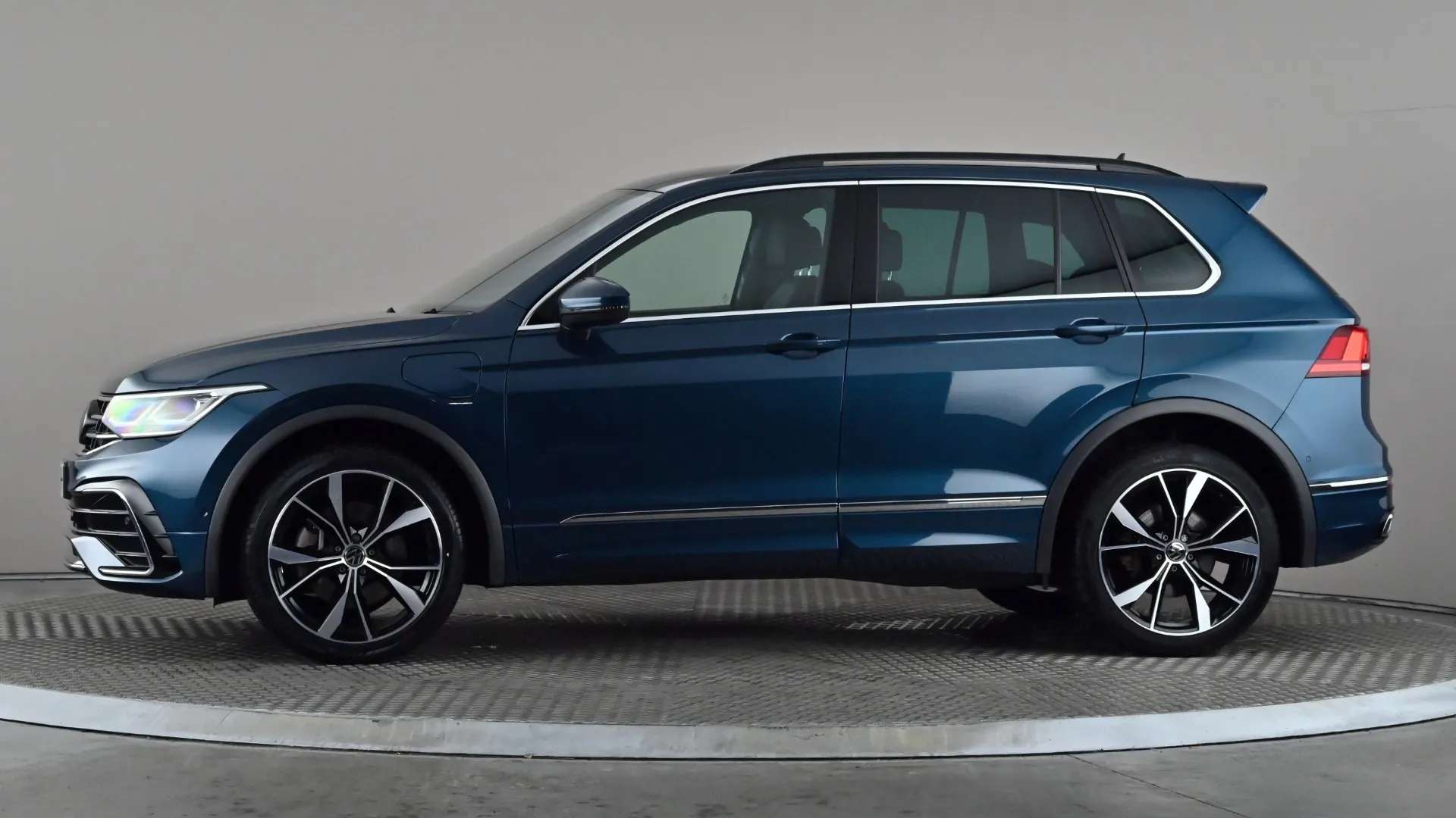 A 2023 VOLKSWAGEN TIGUAN 1.4 TSI eHybrid R-Line DSG A 2023 VOLKSWAGEN TIGUAN 1.4 TSI eHybrid R-Line DSG