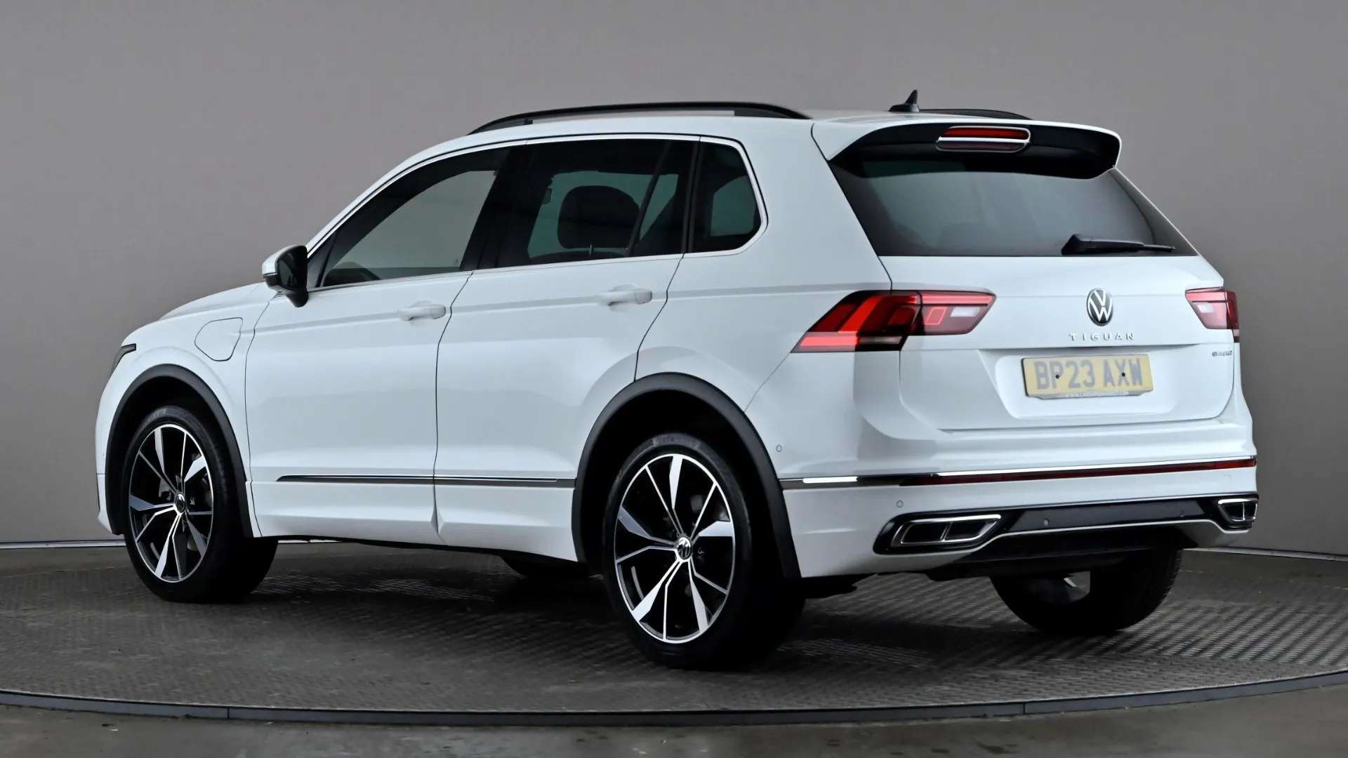 A 2023 VOLKSWAGEN TIGUAN 1.4 TSI eHybrid R-Line DSG A 2023 VOLKSWAGEN TIGUAN 1.4 TSI eHybrid R-Line DSG