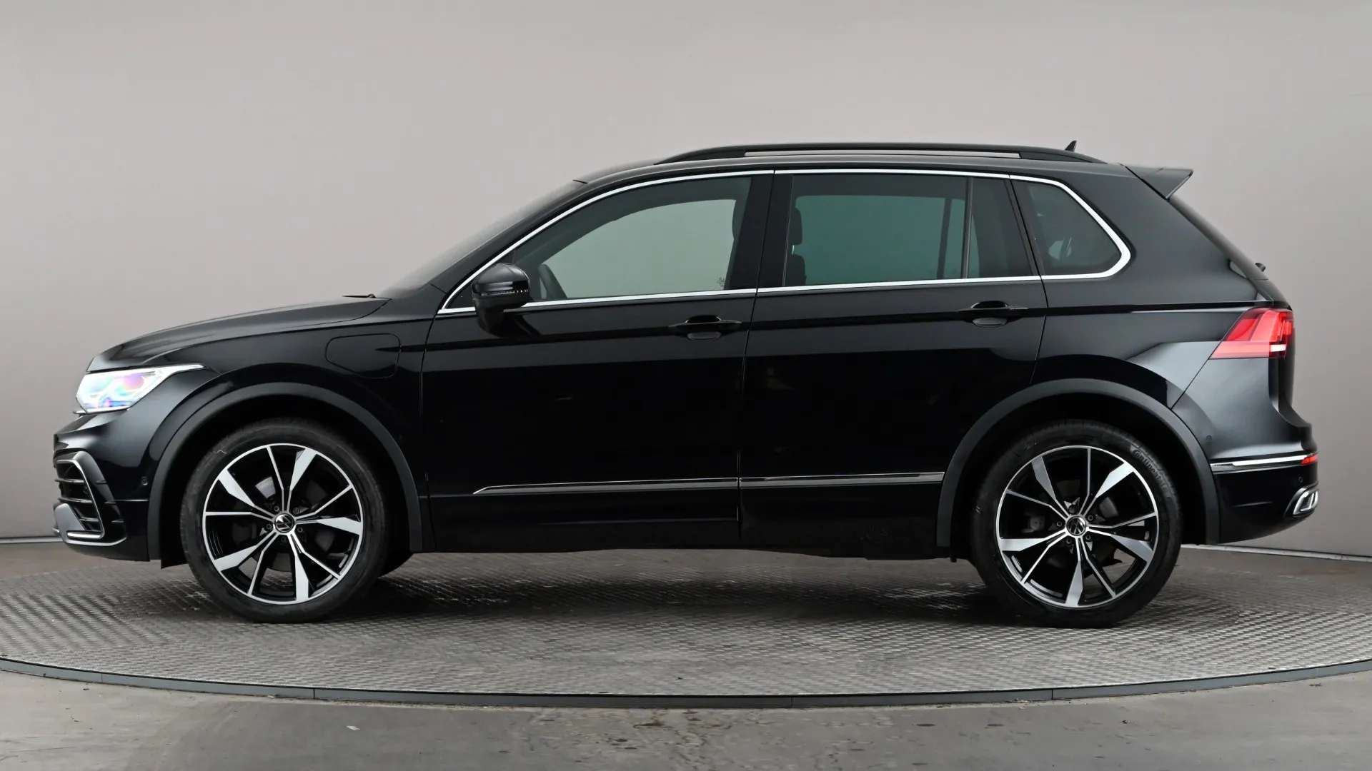 A 2023 VOLKSWAGEN TIGUAN 1.4 TSI eHybrid R-Line DSG A 2023 VOLKSWAGEN TIGUAN 1.4 TSI eHybrid R-Line DSG