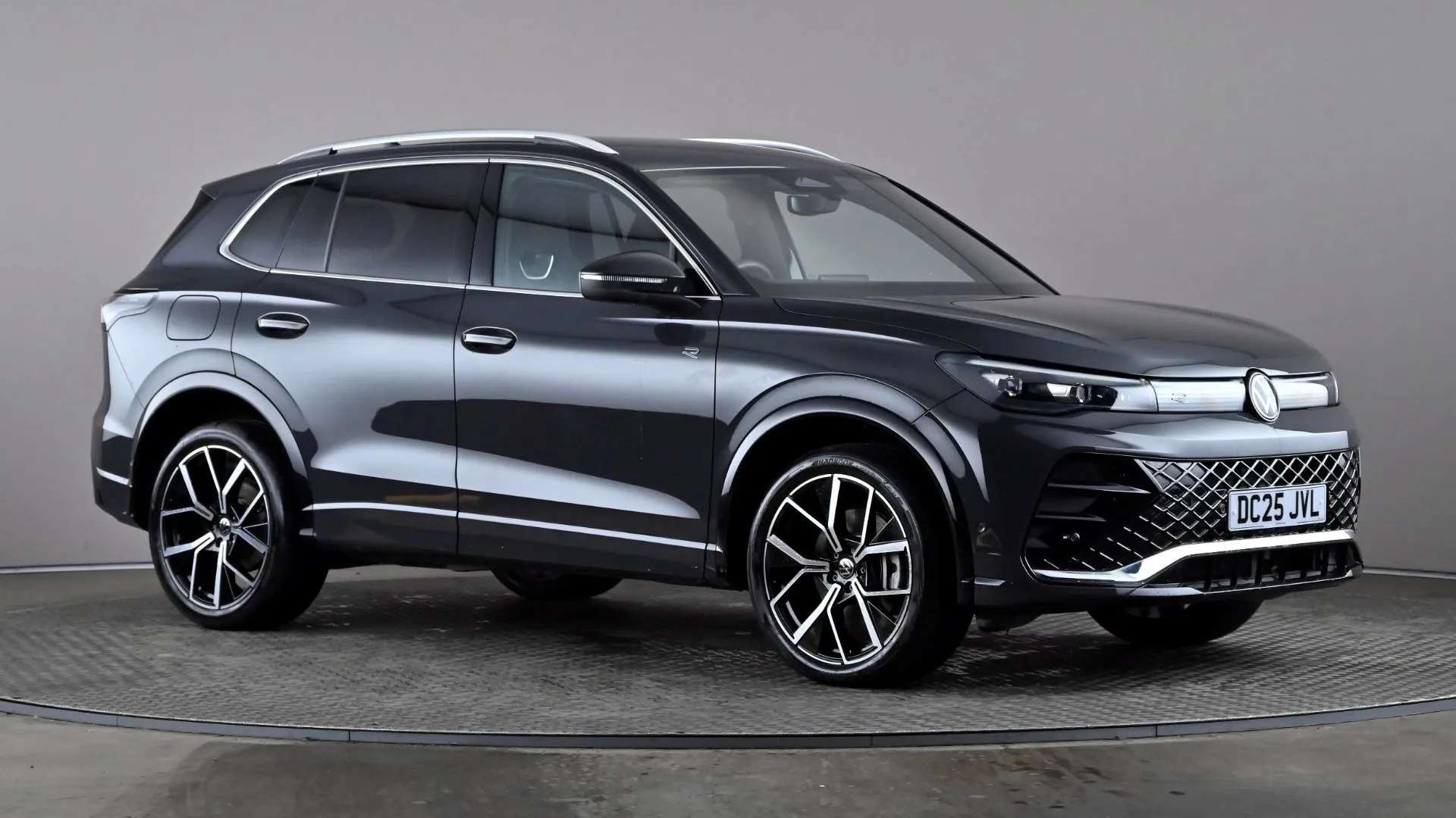A 2025 VOLKSWAGEN TIGUAN 1.5 TSI eHybrid R-Line DSG A 2025 VOLKSWAGEN TIGUAN 1.5 TSI eHybrid R-Line DSG