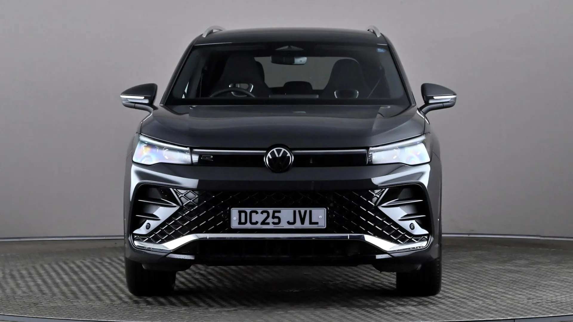 A 2025 VOLKSWAGEN TIGUAN 1.5 TSI eHybrid R-Line DSG A 2025 VOLKSWAGEN TIGUAN 1.5 TSI eHybrid R-Line DSG