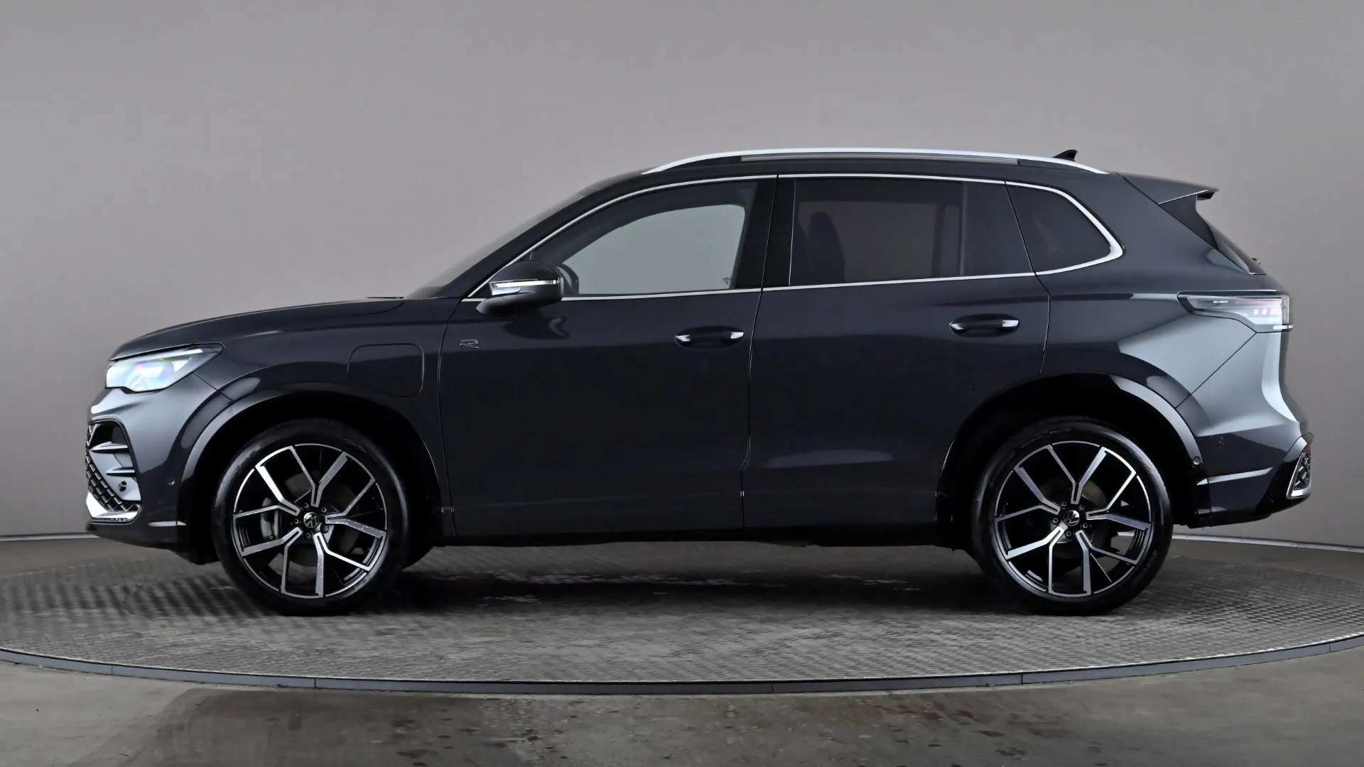 A 2025 VOLKSWAGEN TIGUAN 1.5 TSI eHybrid R-Line DSG A 2025 VOLKSWAGEN TIGUAN 1.5 TSI eHybrid R-Line DSG