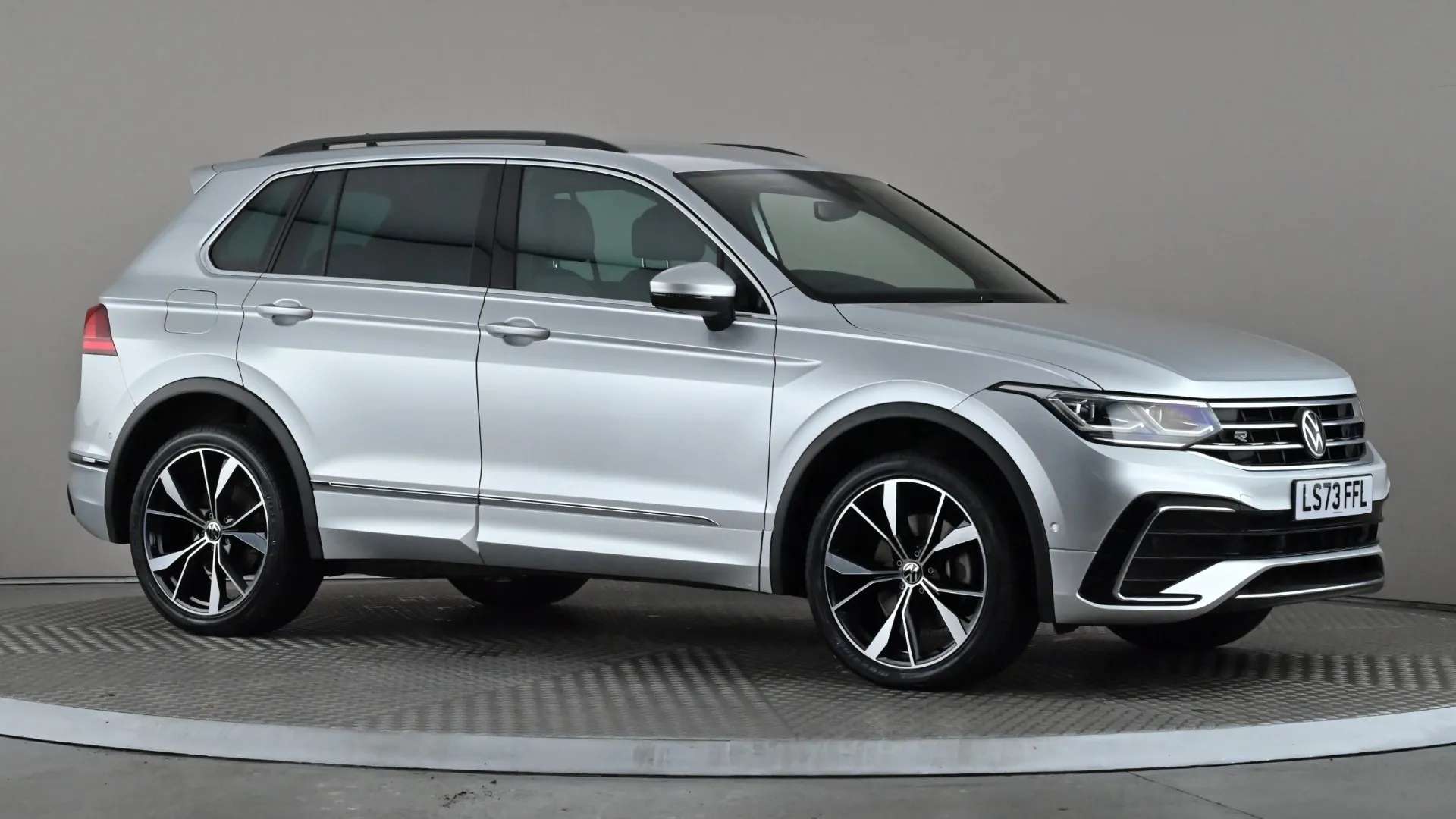 A 2023 VOLKSWAGEN TIGUAN 1.4 TSI eHybrid R-Line DSG A 2023 VOLKSWAGEN TIGUAN 1.4 TSI eHybrid R-Line DSG