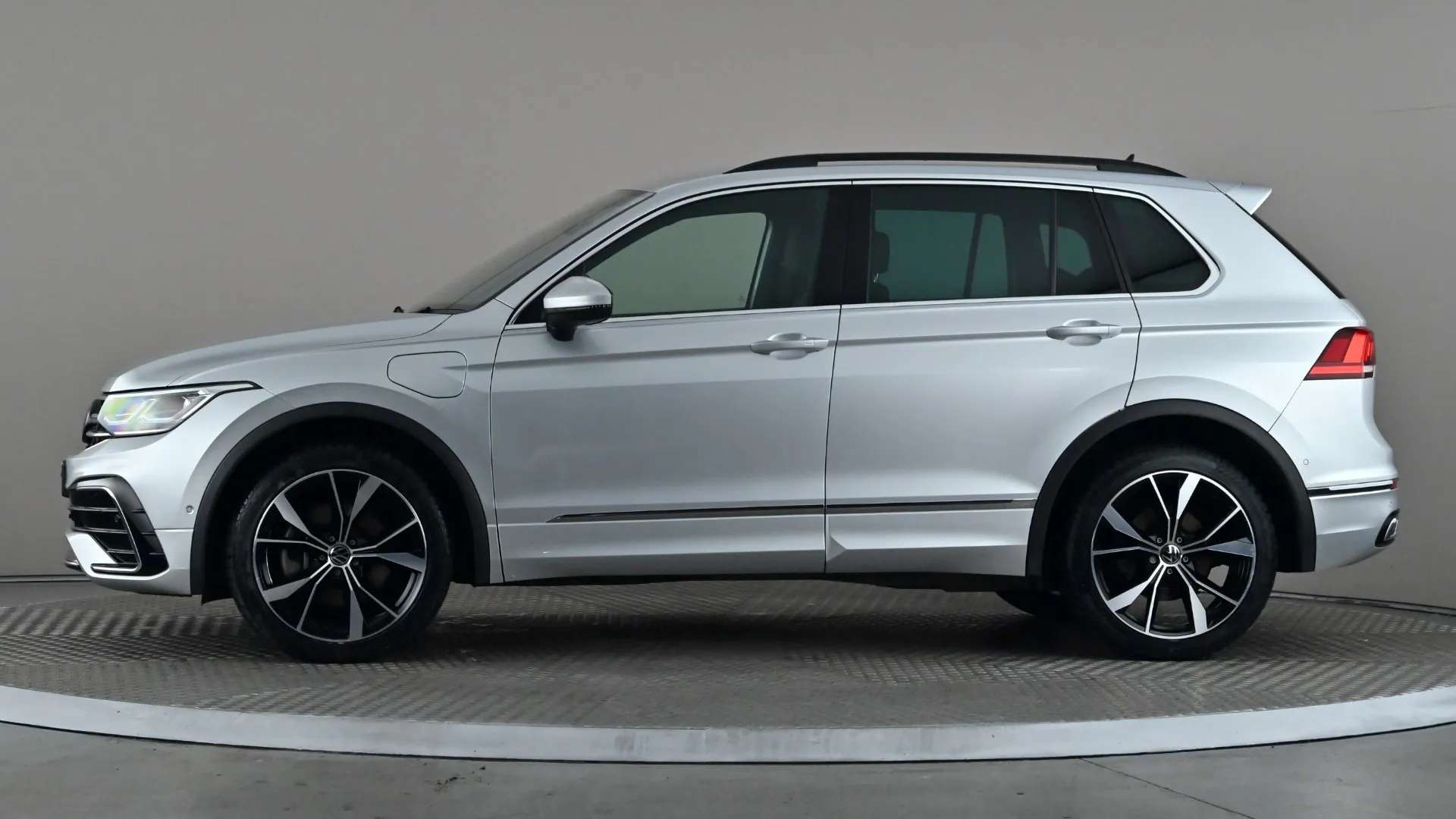 A 2023 VOLKSWAGEN TIGUAN 1.4 TSI eHybrid R-Line DSG A 2023 VOLKSWAGEN TIGUAN 1.4 TSI eHybrid R-Line DSG