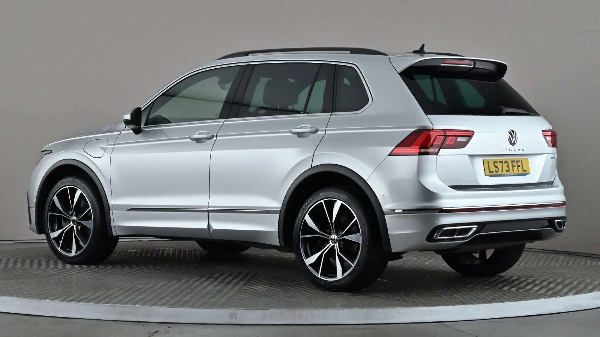 A 2023 VOLKSWAGEN TIGUAN 1.4 TSI eHybrid R-Line DSG A 2023 VOLKSWAGEN TIGUAN 1.4 TSI eHybrid R-Line DSG