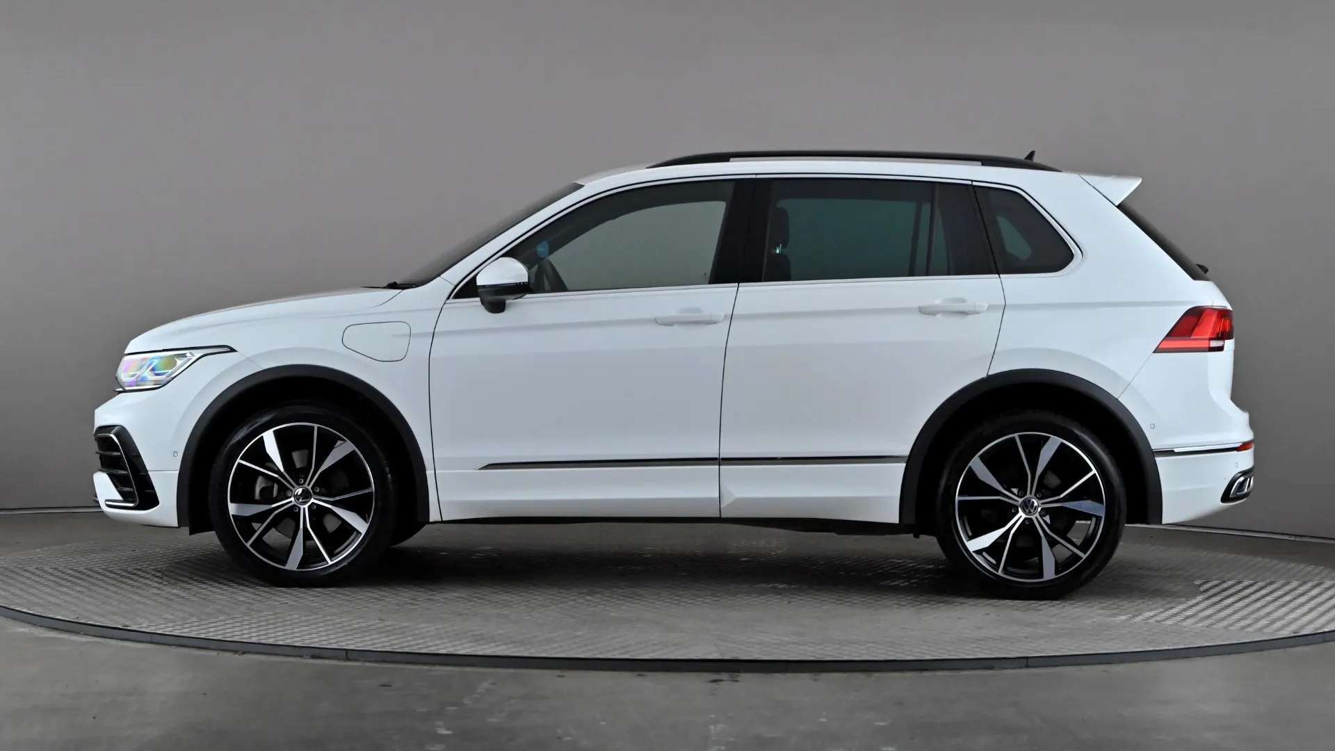 A 2023 VOLKSWAGEN TIGUAN 1.4 TSI eHybrid R-Line DSG A 2023 VOLKSWAGEN TIGUAN 1.4 TSI eHybrid R-Line DSG