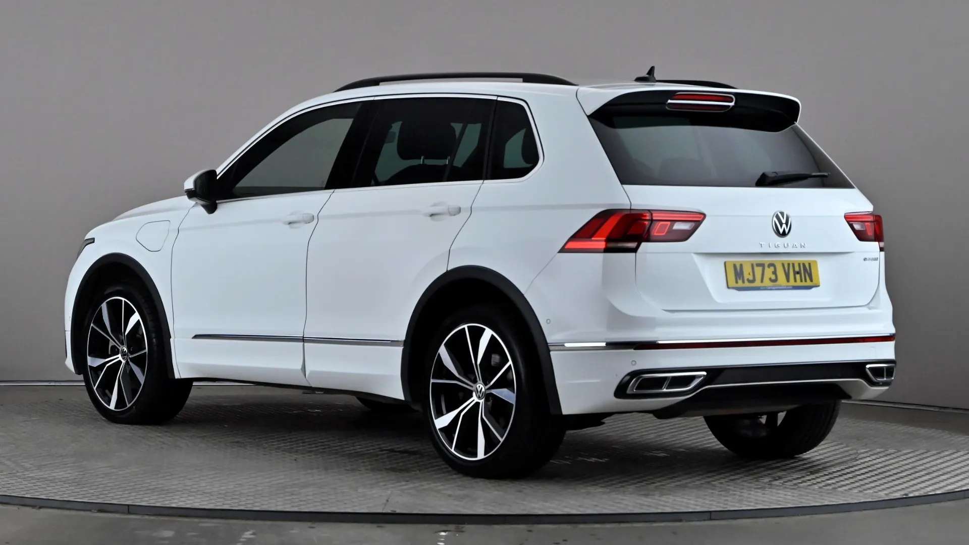 A 2023 VOLKSWAGEN TIGUAN 1.4 TSI eHybrid R-Line DSG A 2023 VOLKSWAGEN TIGUAN 1.4 TSI eHybrid R-Line DSG