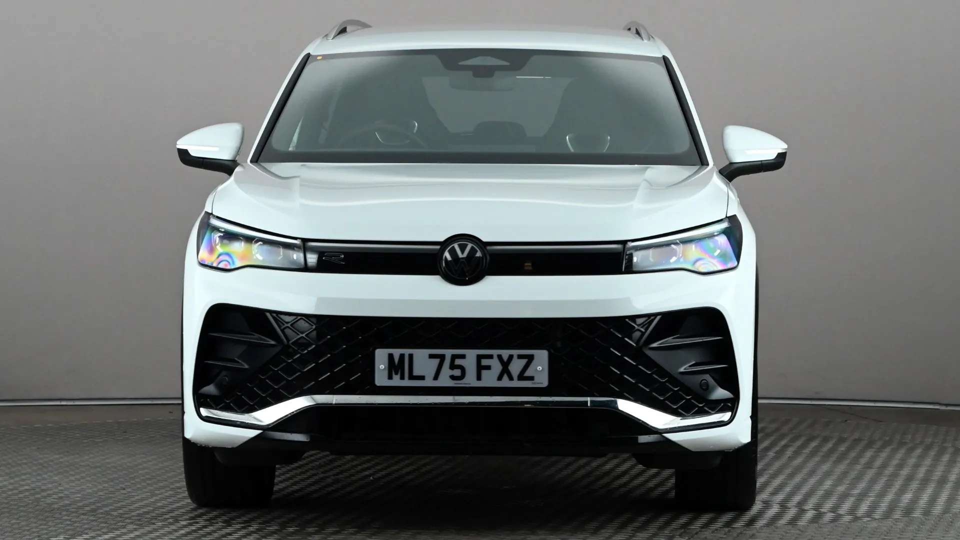 A 2025 VOLKSWAGEN TIGUAN 1.5 TSI eHybrid R-Line DSG A 2025 VOLKSWAGEN TIGUAN 1.5 TSI eHybrid R-Line DSG