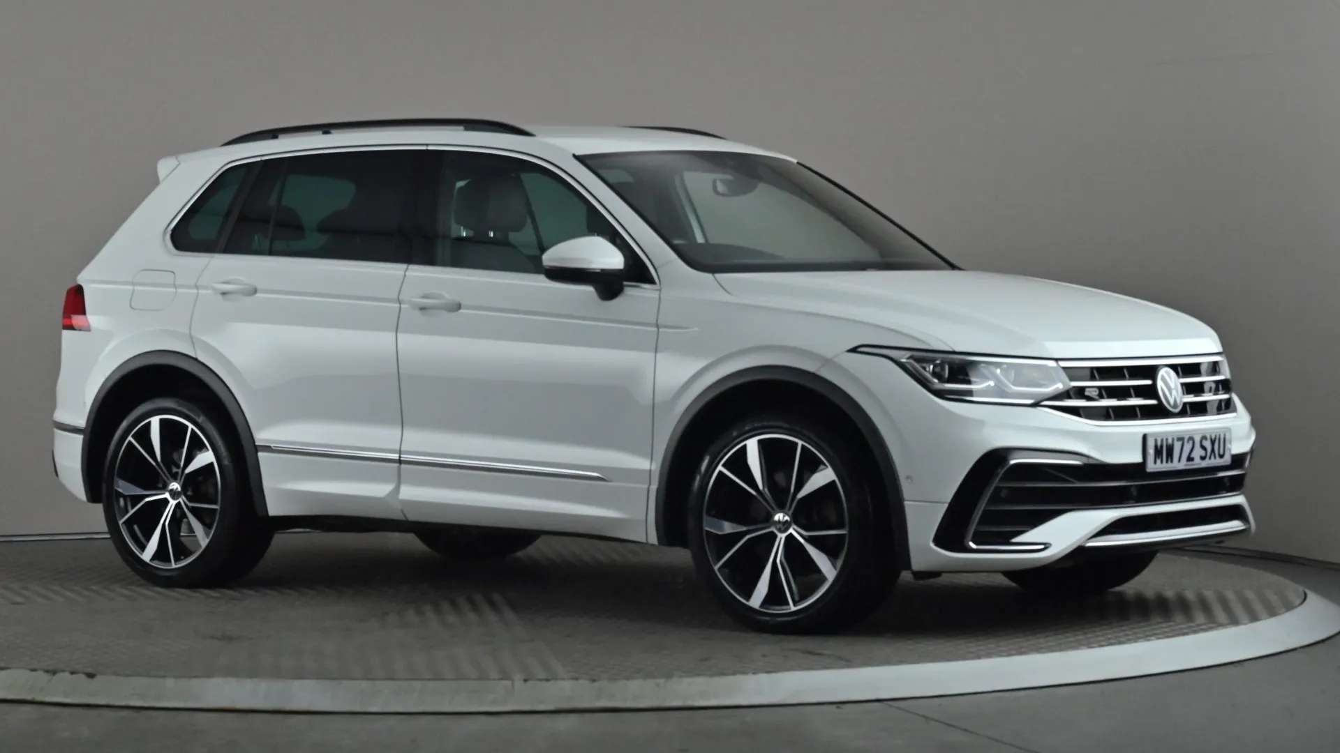A 2022 VOLKSWAGEN TIGUAN 1.4 TSI eHybrid R-Line DSG A 2022 VOLKSWAGEN TIGUAN 1.4 TSI eHybrid R-Line DSG