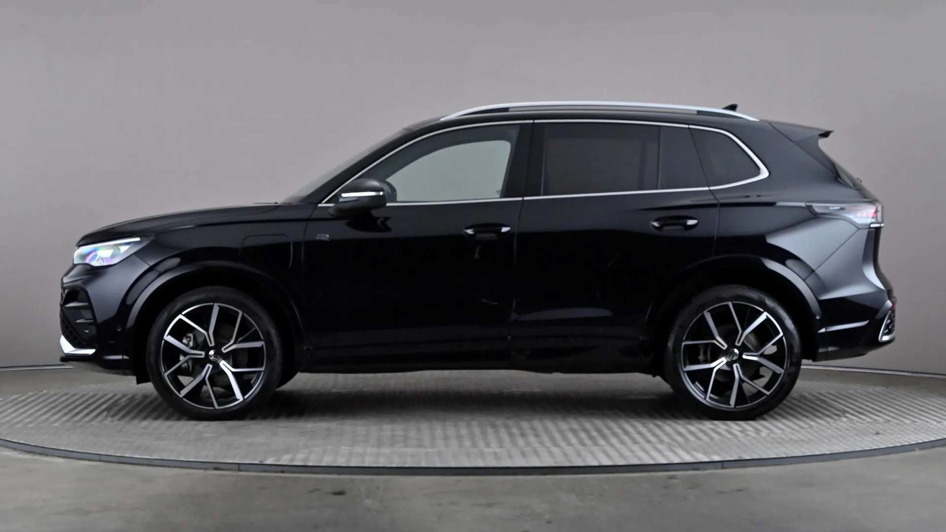 A 2025 VOLKSWAGEN TIGUAN 1.5 TSI 272 eHybrid R-Line DSG A 2025 VOLKSWAGEN TIGUAN 1.5 TSI 272 eHybrid R-Line DSG