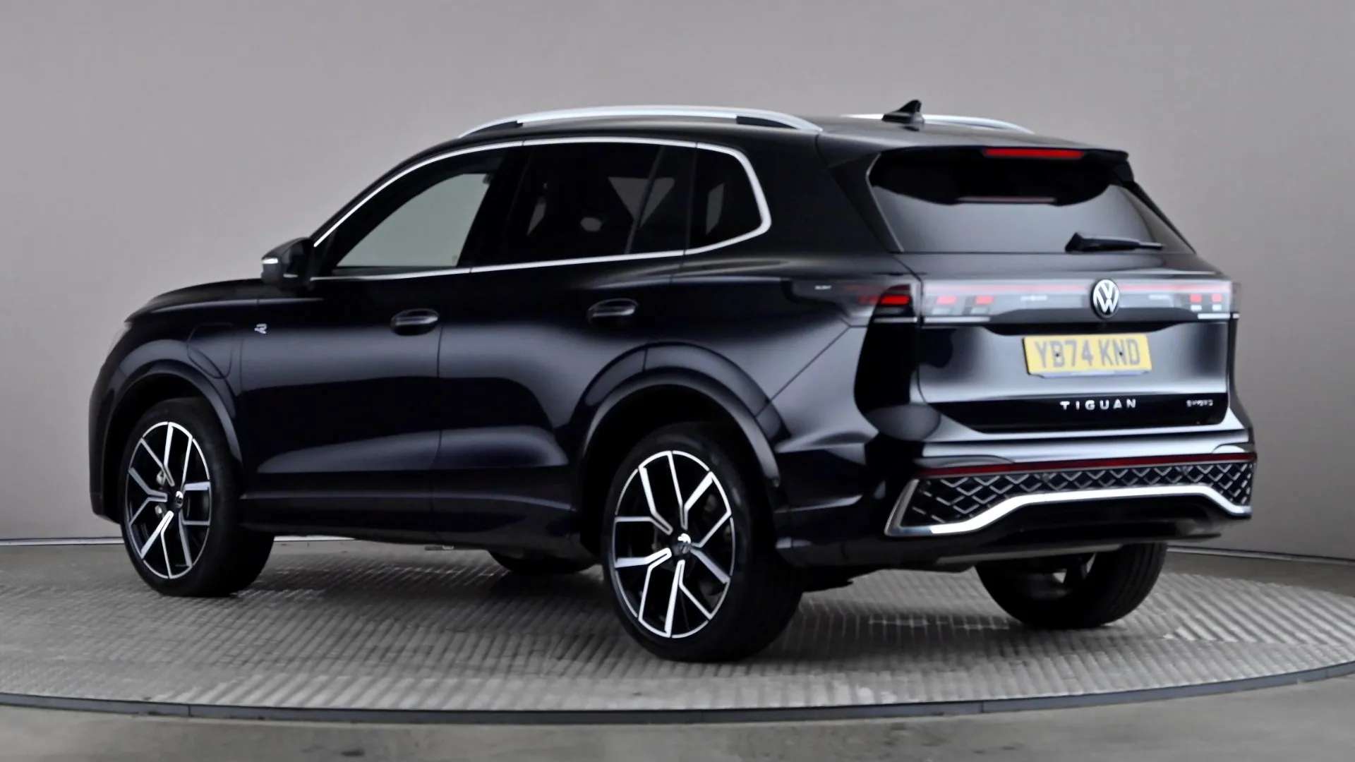 A 2025 VOLKSWAGEN TIGUAN 1.5 TSI 272 eHybrid R-Line DSG A 2025 VOLKSWAGEN TIGUAN 1.5 TSI 272 eHybrid R-Line DSG