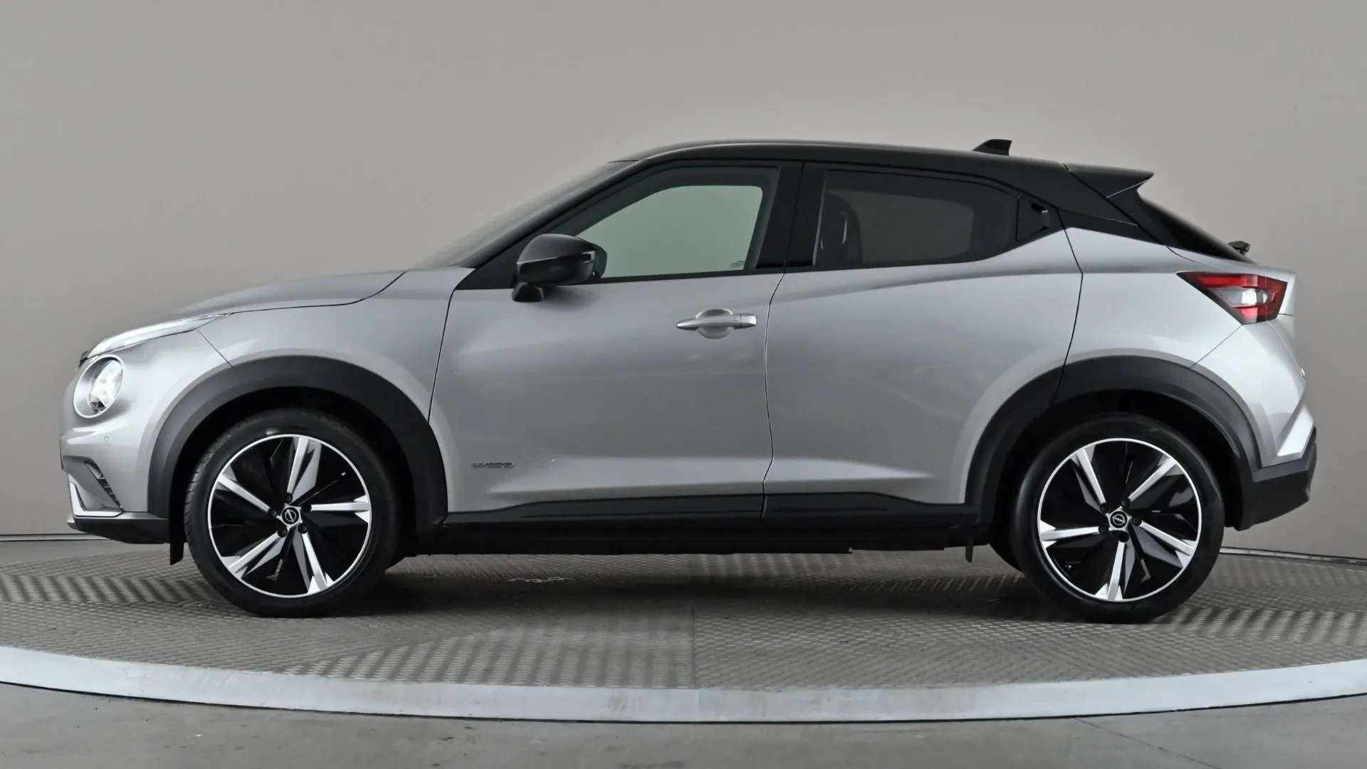 A 2023 NISSAN JUKE 1.6 Hybrid Tekna+ Auto A 2023 NISSAN JUKE 1.6 Hybrid Tekna+ Auto