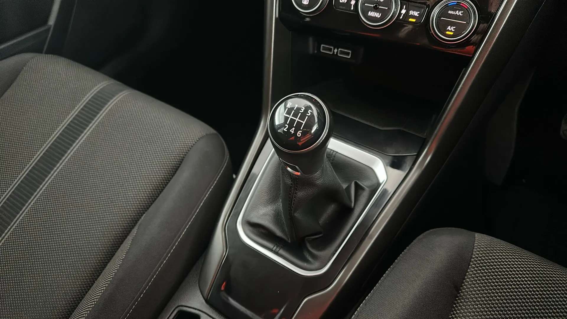 2019 VOLKSWAGEN T-ROC 2019 VOLKSWAGEN T-ROC