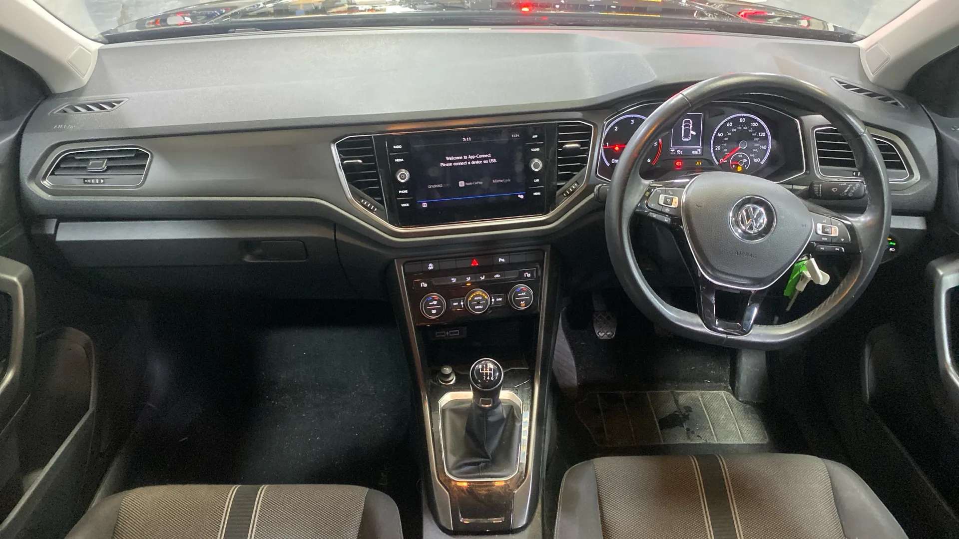 A 2019 VOLKSWAGEN T-ROC 1.6 TDI SE A 2019 VOLKSWAGEN T-ROC 1.6 TDI SE