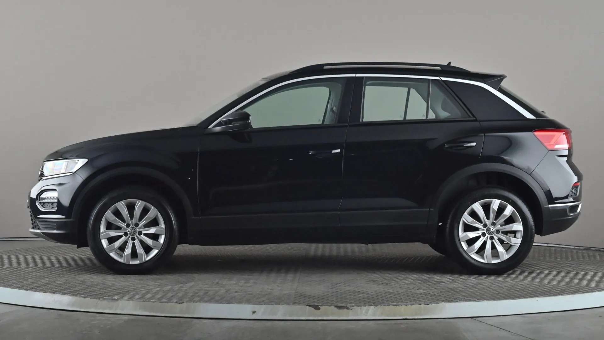 A 2019 VOLKSWAGEN T-ROC 1.6 TDI SE A 2019 VOLKSWAGEN T-ROC 1.6 TDI SE