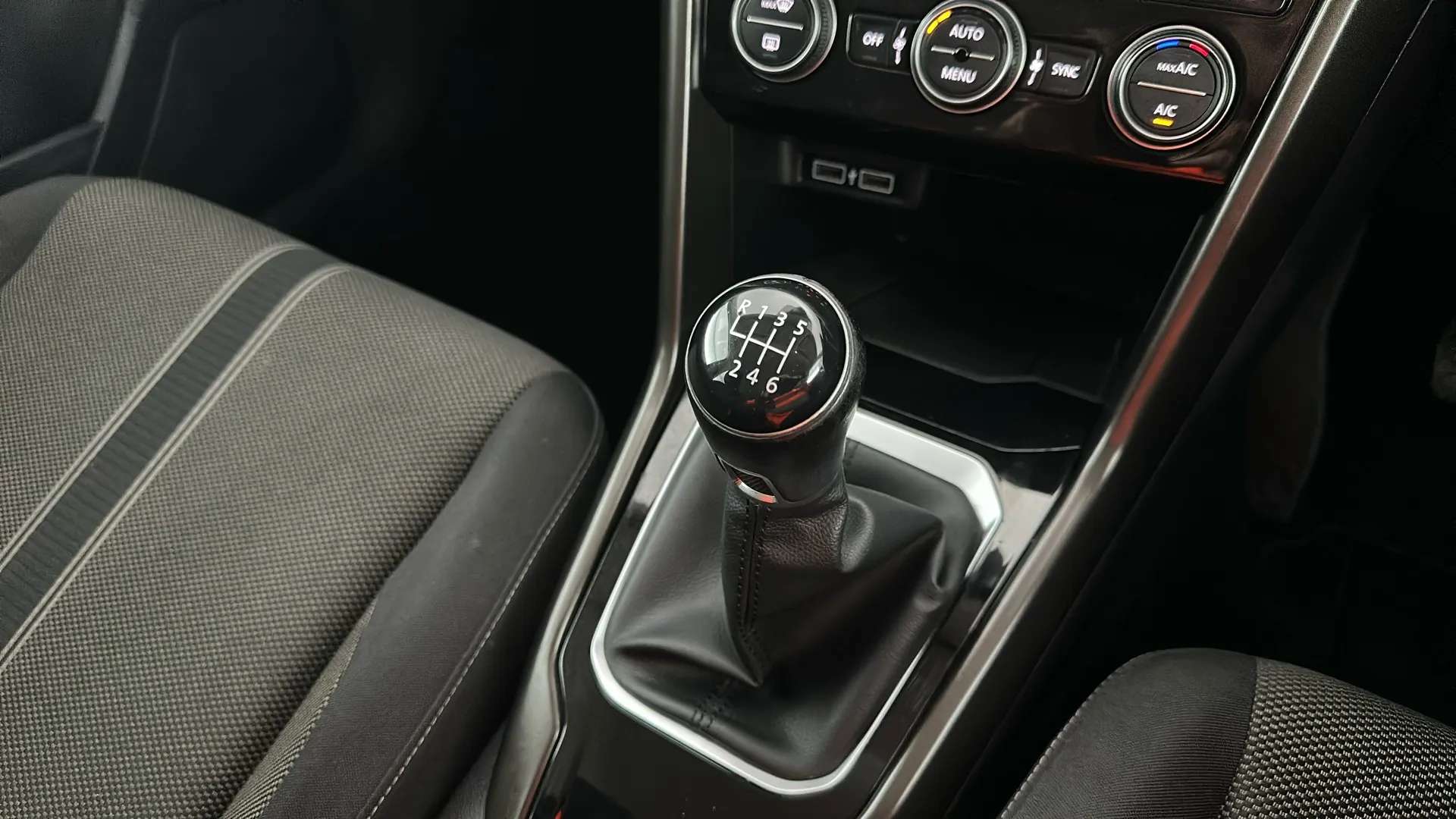 2019 VOLKSWAGEN T-ROC 2019 VOLKSWAGEN T-ROC