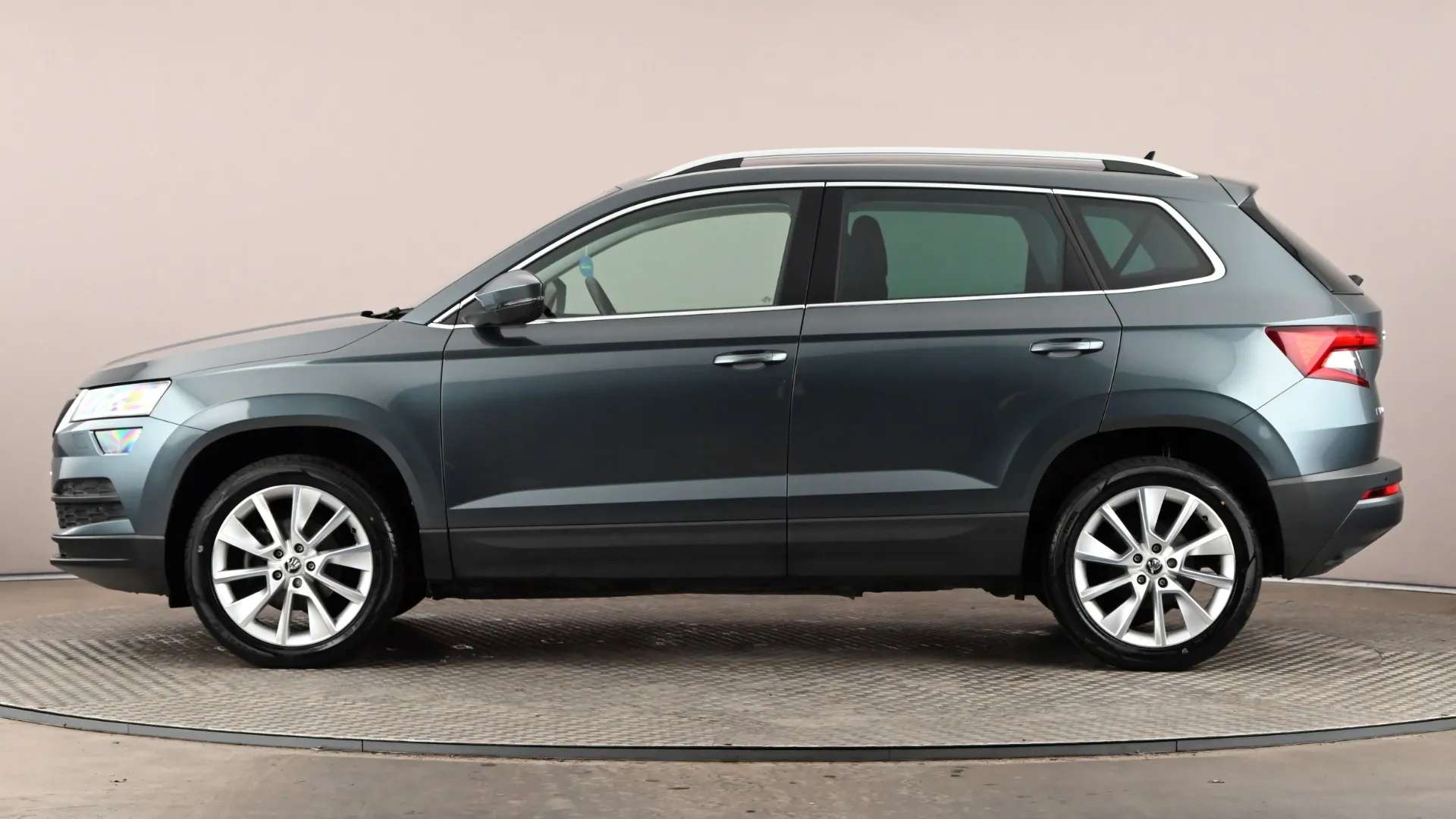 A 2020 SKODA KAROQ 1.5 TSI SE L A 2020 SKODA KAROQ 1.5 TSI SE L