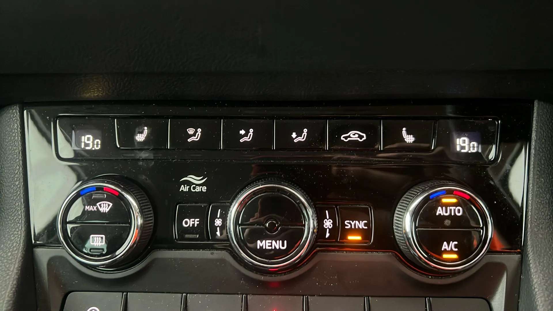 2020 SKODA KAROQ 2020 SKODA KAROQ
