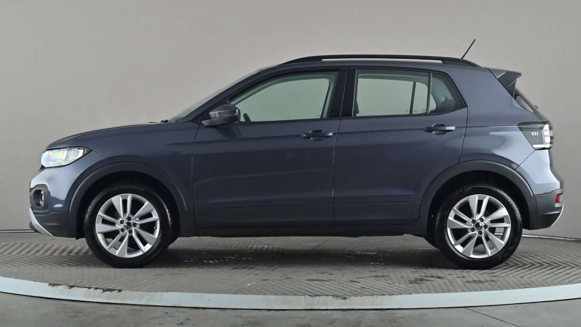 A 2022 VOLKSWAGEN T-CROSS 1.0 TSI SE A 2022 VOLKSWAGEN T-CROSS 1.0 TSI SE