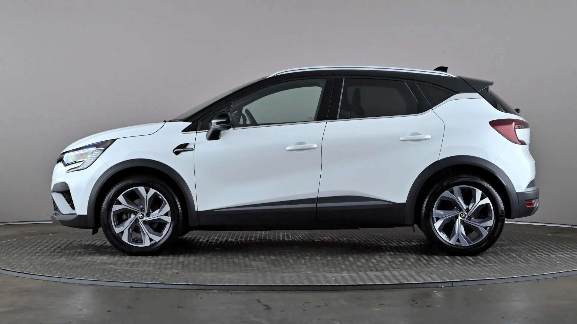 A 2022 RENAULT CAPTUR 1.6 E-TECH Hybrid 145 R.S. Line Auto A 2022 RENAULT CAPTUR 1.6 E-TECH Hybrid 145 R.S. Line Auto