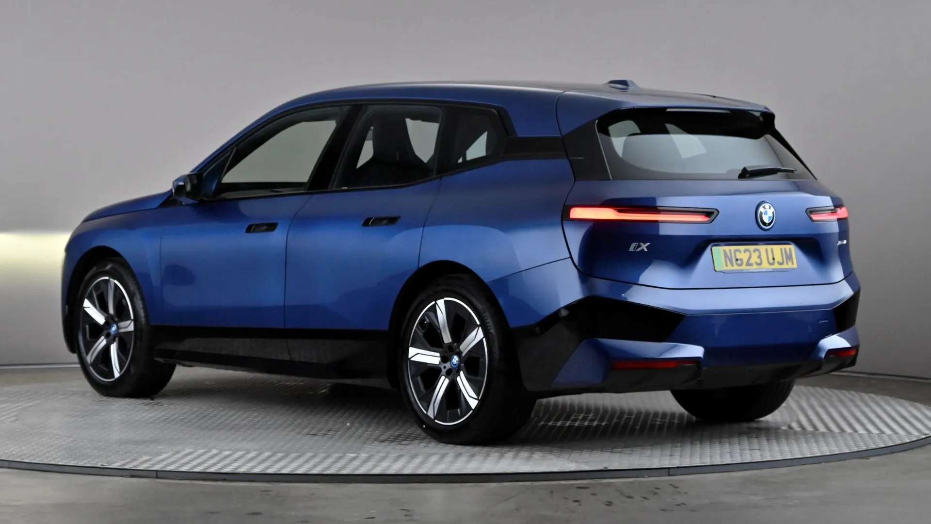 A 2023 BMW IX 240kW xDrive40 M Sport 76.6kWh Auto A 2023 BMW IX 240kW xDrive40 M Sport 76.6kWh Auto