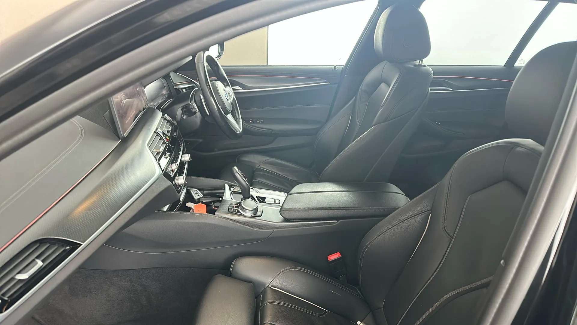 2021 BMW 5 SERIES TOURING 2021 BMW 5 SERIES TOURING