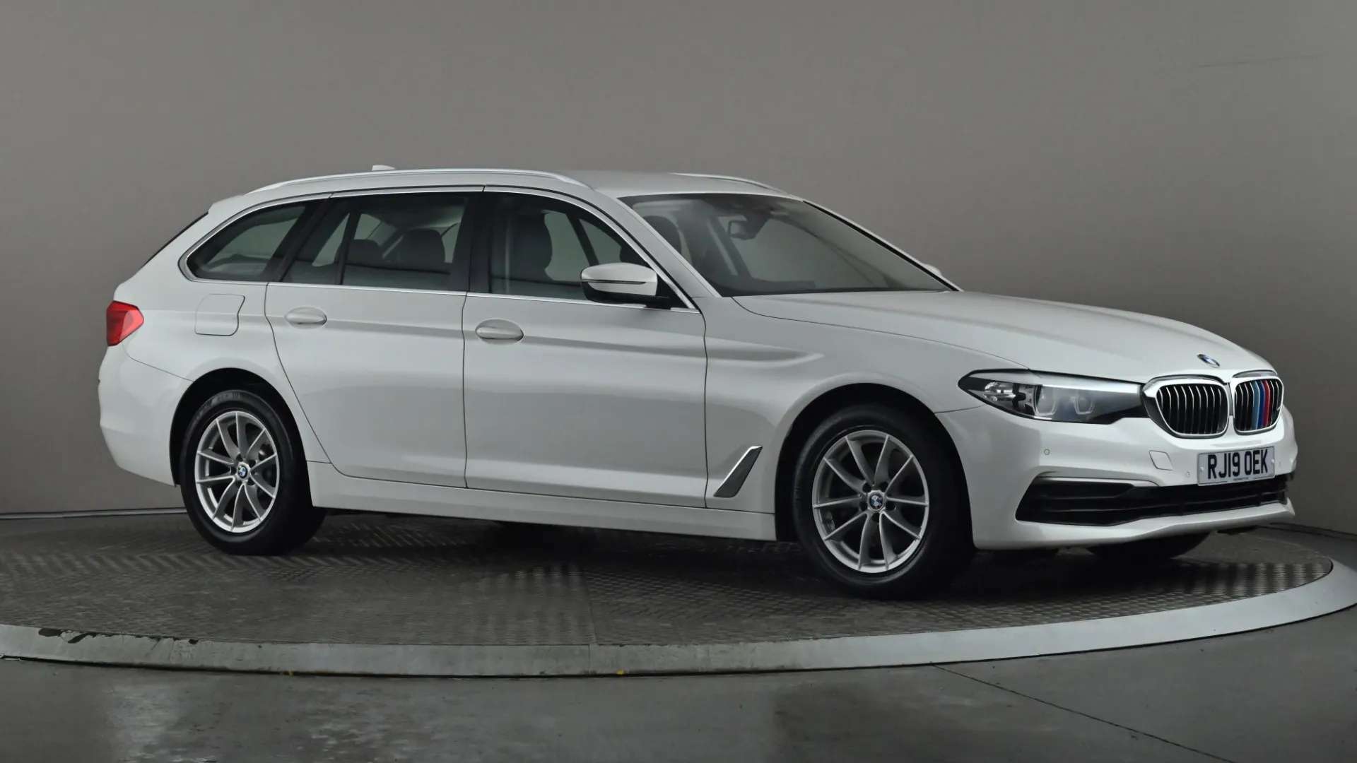 A 2019 BMW 5 SERIES 520d SE Auto A 2019 BMW 5 SERIES 520d SE Auto