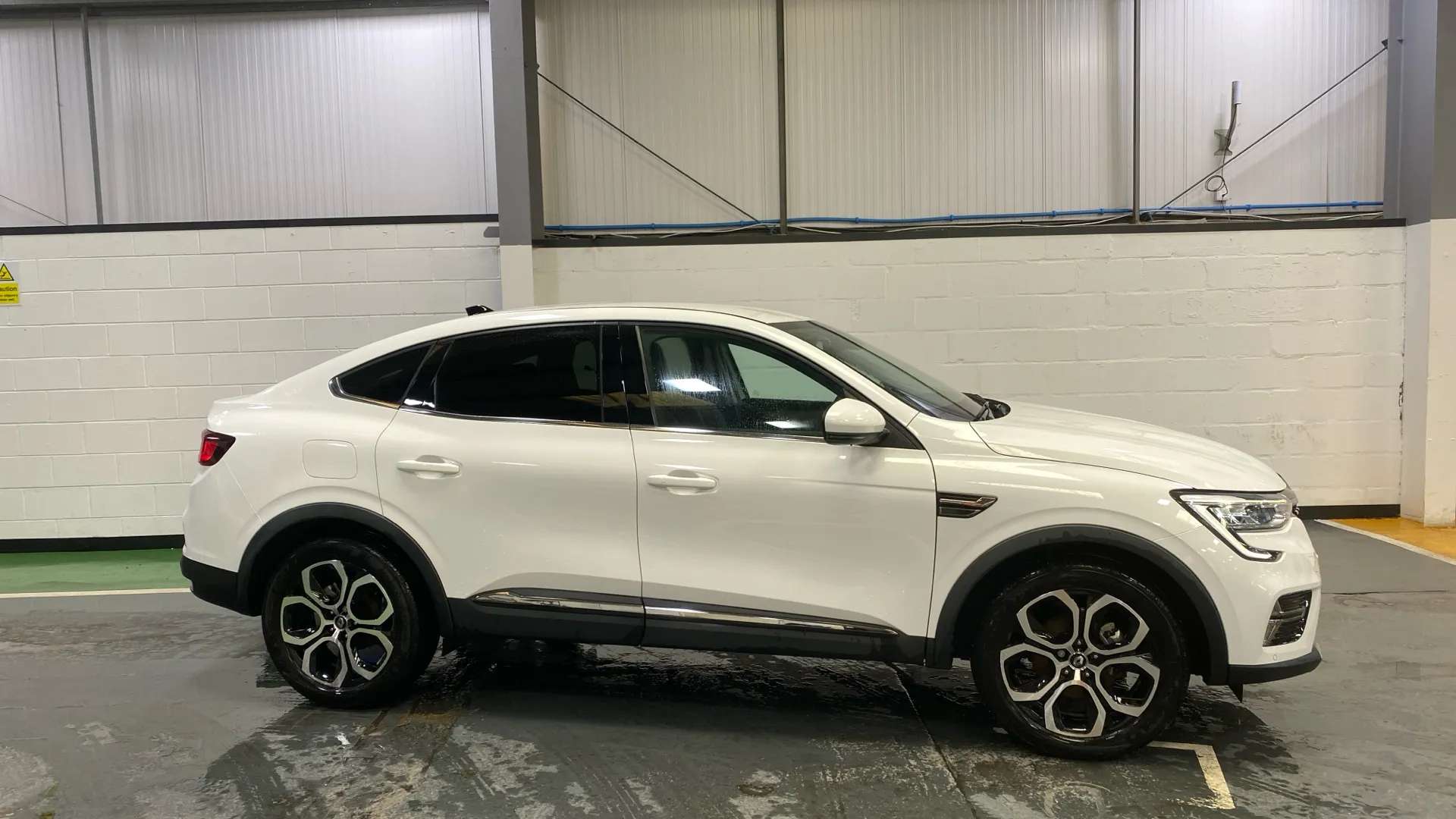 A 2023 RENAULT ARKANA 1.6 E-TECH Hybrid 145 S Edition Auto A 2023 RENAULT ARKANA 1.6 E-TECH Hybrid 145 S Edition Auto