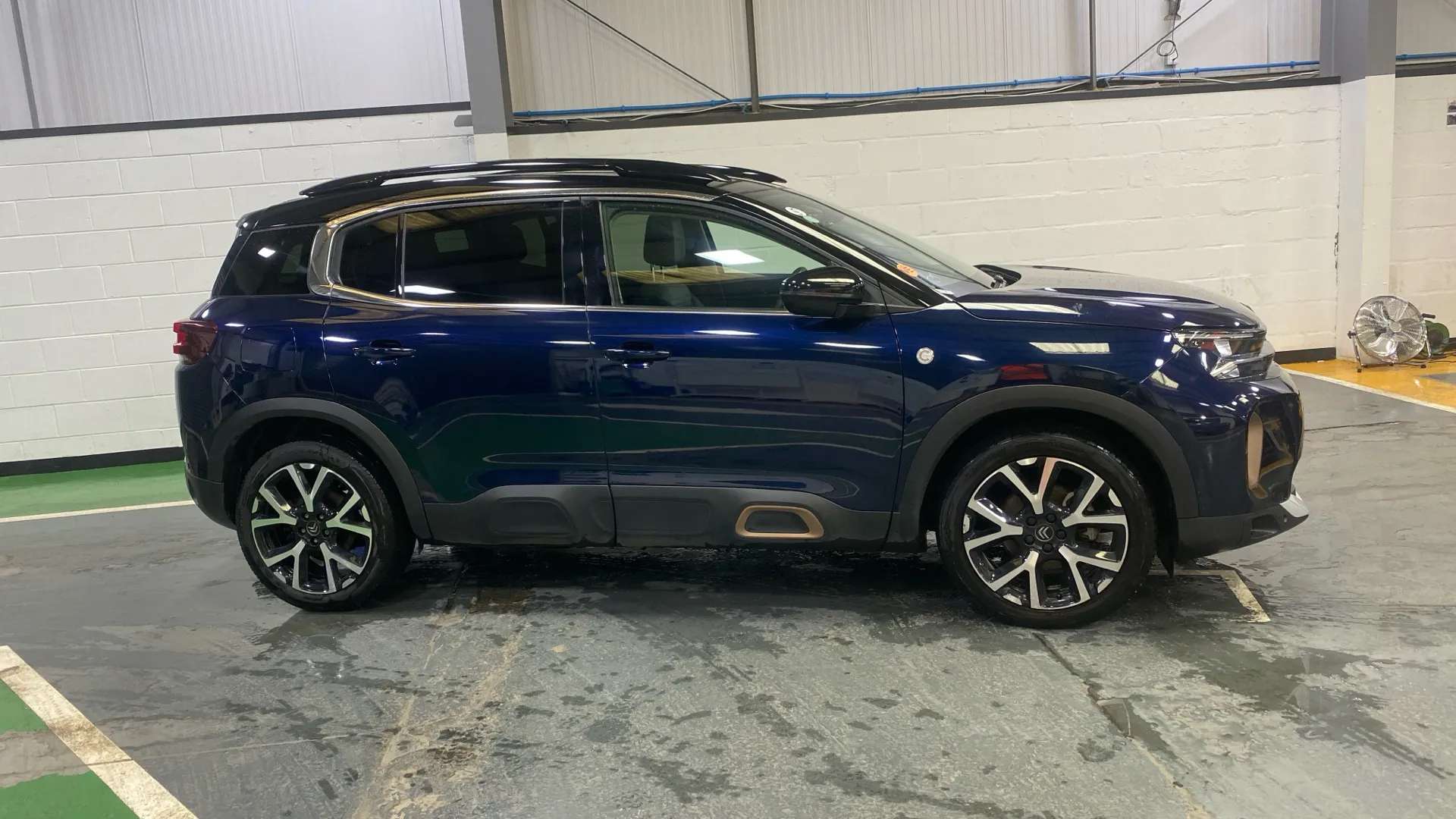 A 2023 CITROEN C5 AIRCROSS 1.2 PureTech C-Series Edition EAT8 A 2023 CITROEN C5 AIRCROSS 1.2 PureTech C-Series Edition EAT8