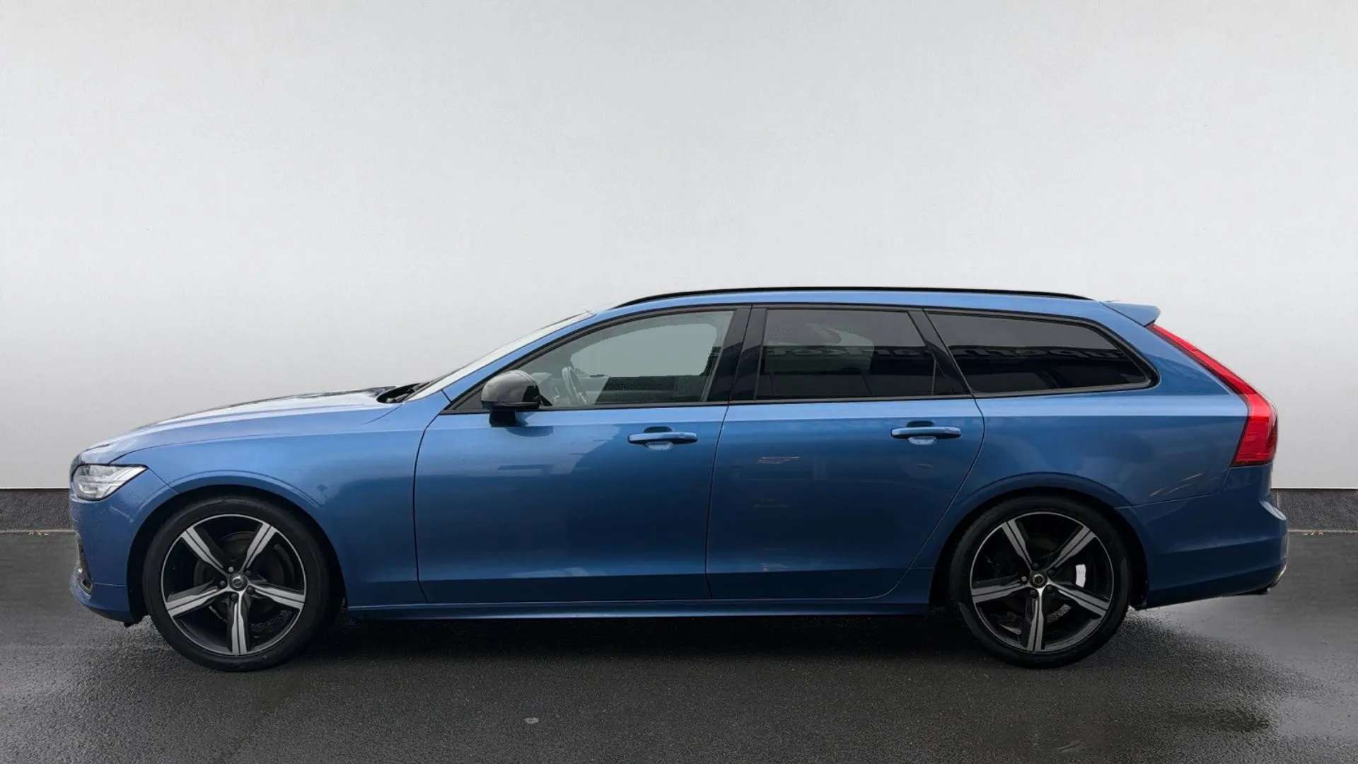 A 0 VOLVO V90 2.0 D4 R DESIGN Plus Geartronic A 0 VOLVO V90 2.0 D4 R DESIGN Plus Geartronic
