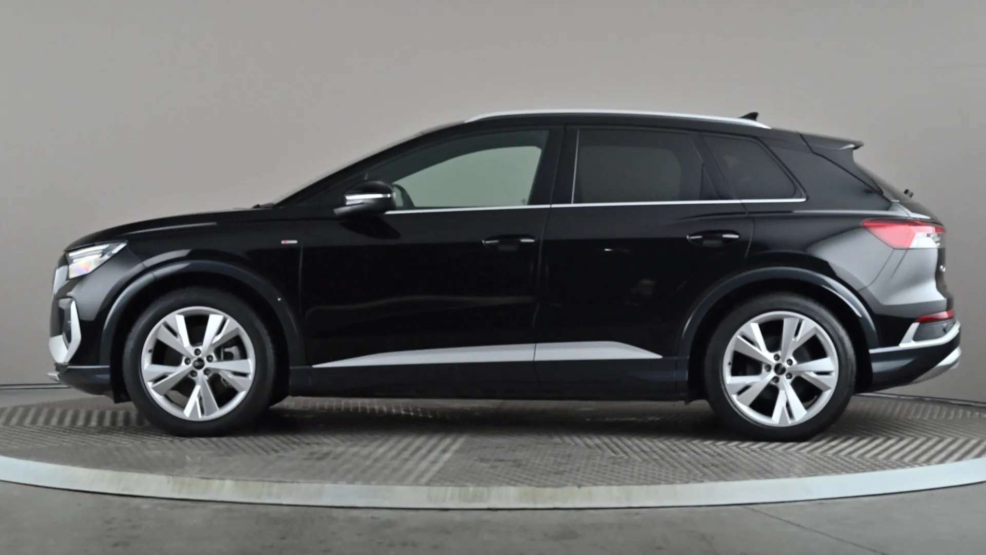 2023 AUDI Q4 2023 AUDI Q4