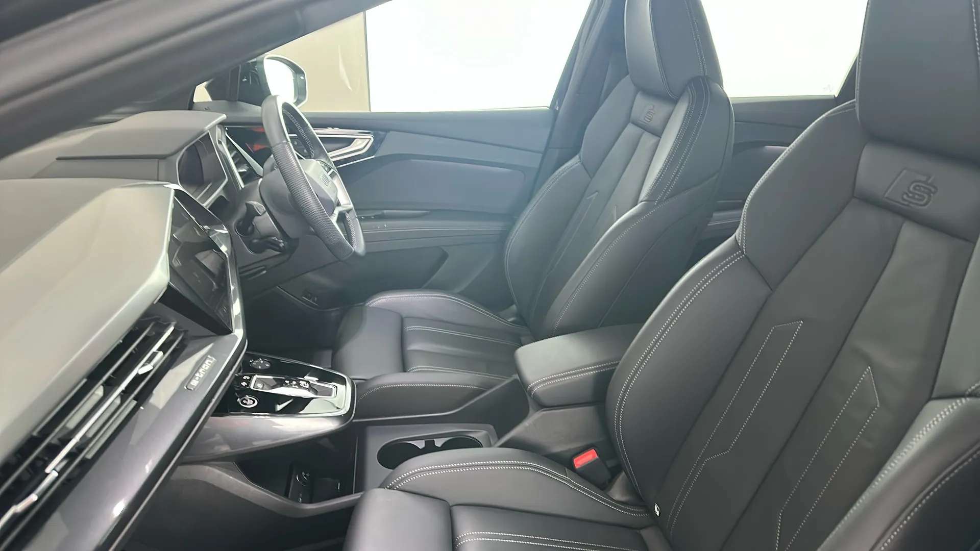 2023 AUDI Q4 2023 AUDI Q4