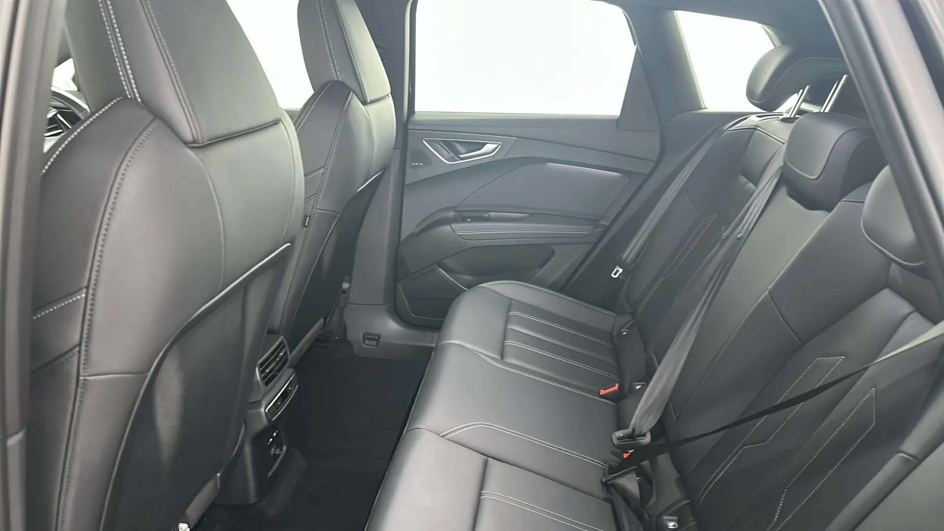 2023 AUDI Q4 2023 AUDI Q4