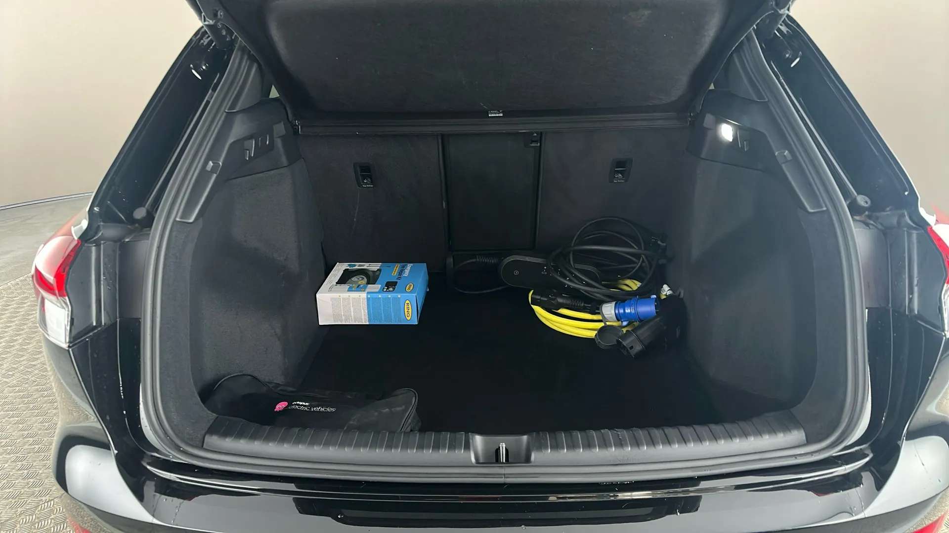 2023 AUDI Q4 2023 AUDI Q4