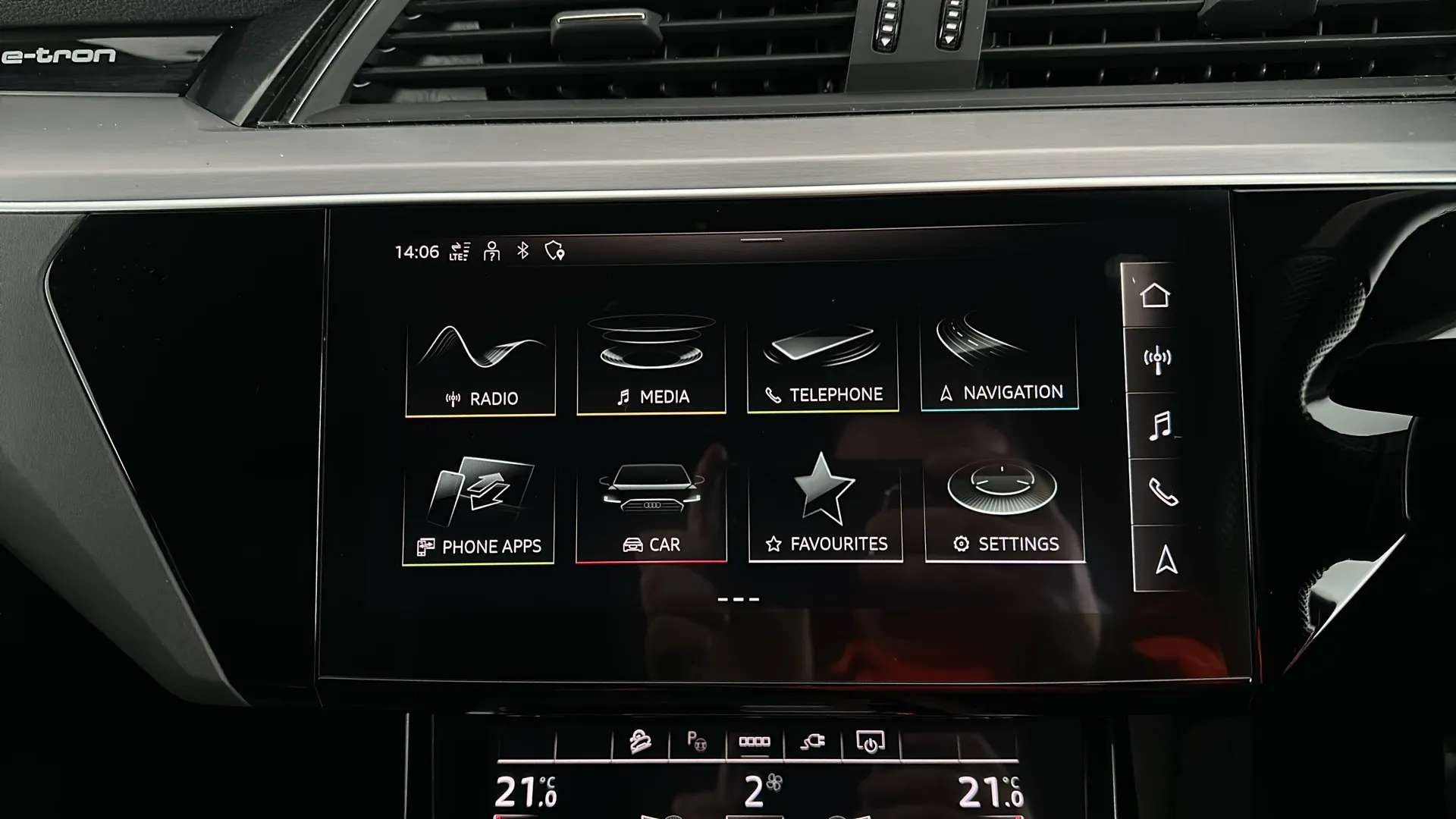 2022 AUDI E-TRON 2022 AUDI E-TRON