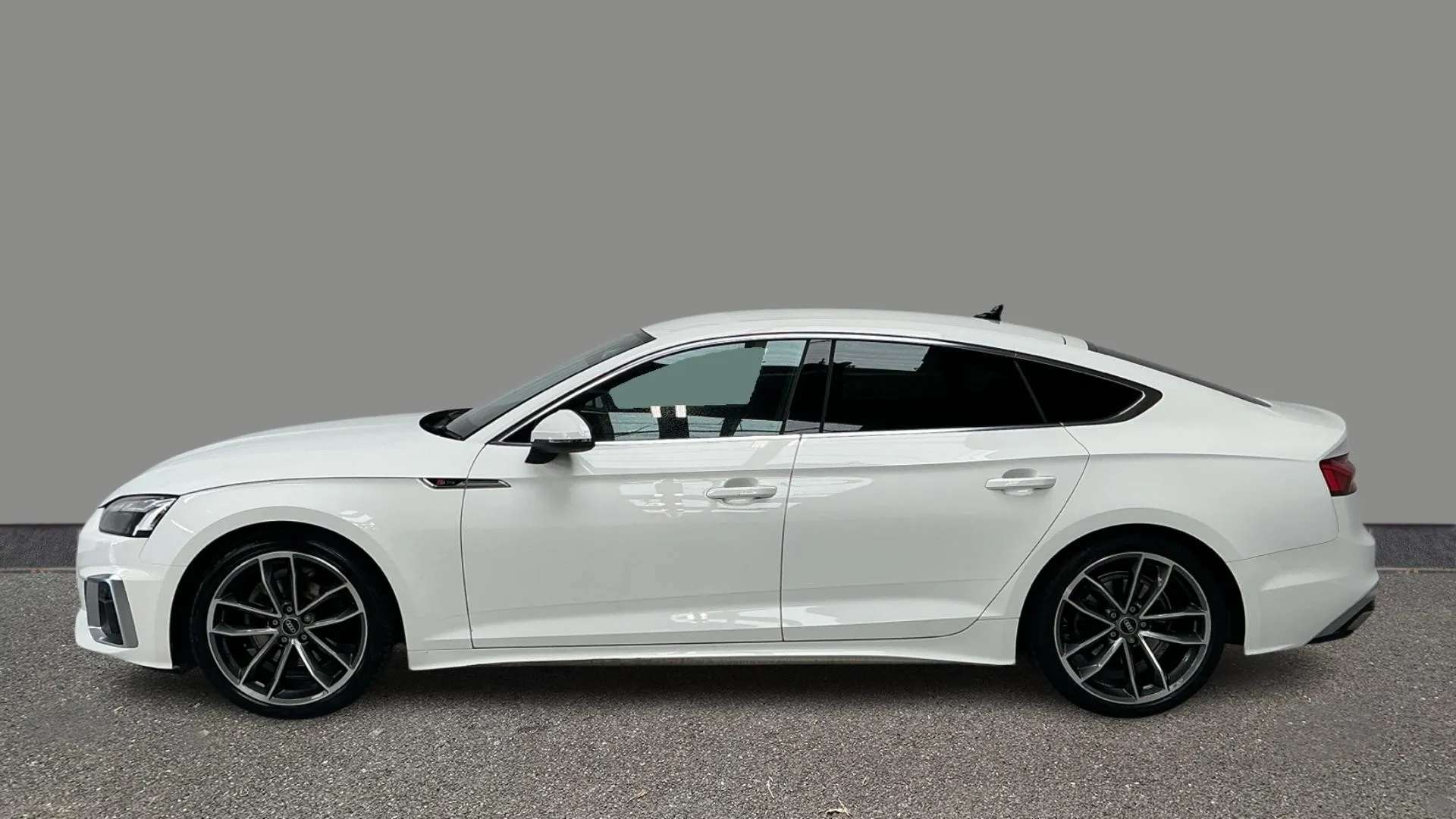 A 2022 AUDI A5 35 TDI S Line S Tronic A 2022 AUDI A5 35 TDI S Line S Tronic