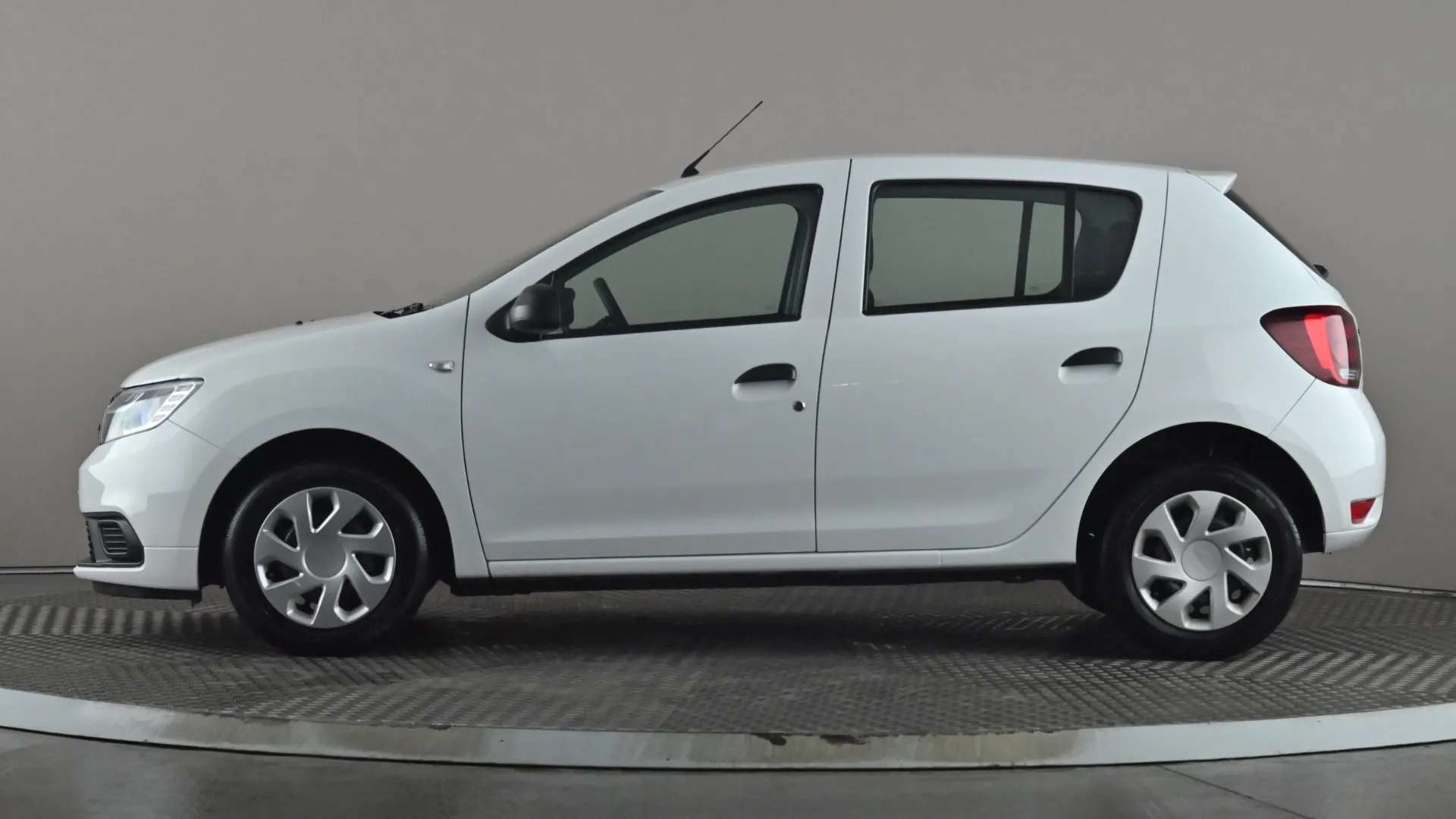 A 2019 DACIA SANDERO 1.0 SCe Essential A 2019 DACIA SANDERO 1.0 SCe Essential