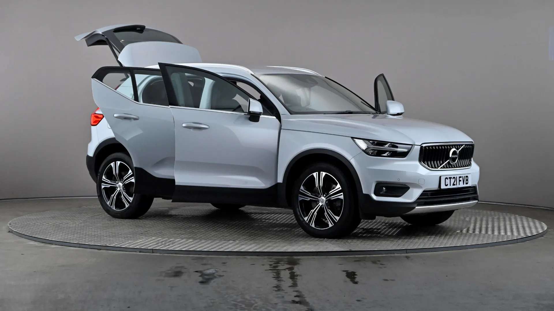 2021 VOLVO XC40 2021 VOLVO XC40
