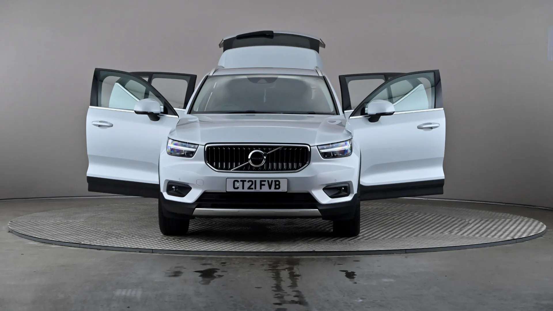 2021 VOLVO XC40 2021 VOLVO XC40