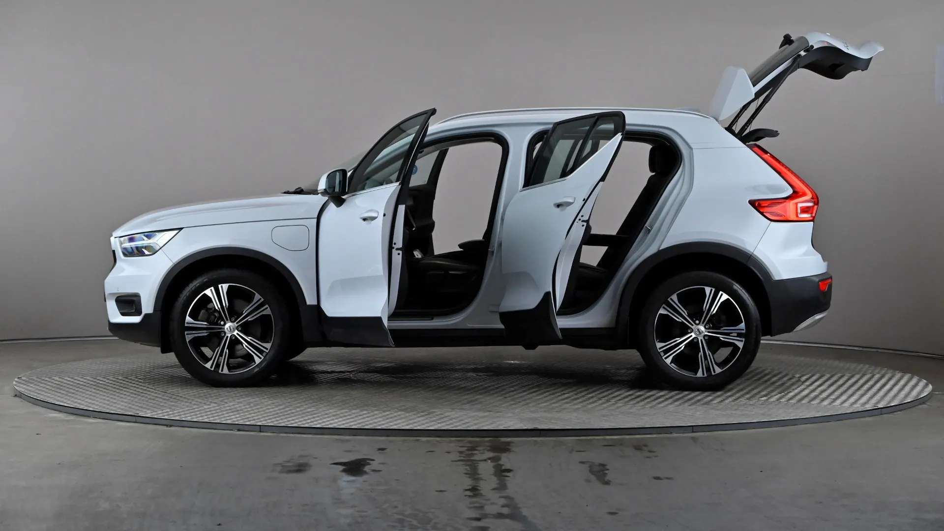 2021 VOLVO XC40 2021 VOLVO XC40