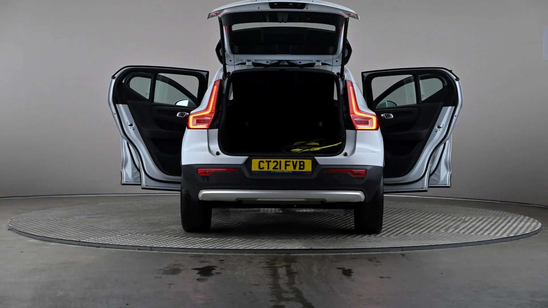 2021 VOLVO XC40 2021 VOLVO XC40