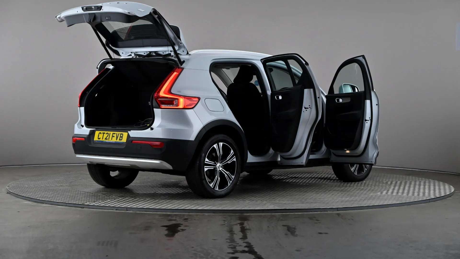2021 VOLVO XC40 2021 VOLVO XC40