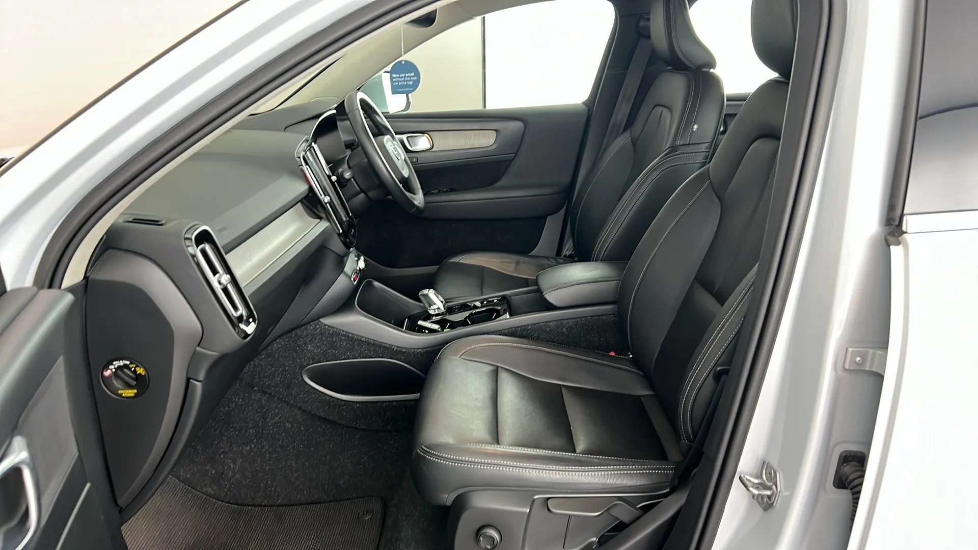 2021 VOLVO XC40 2021 VOLVO XC40