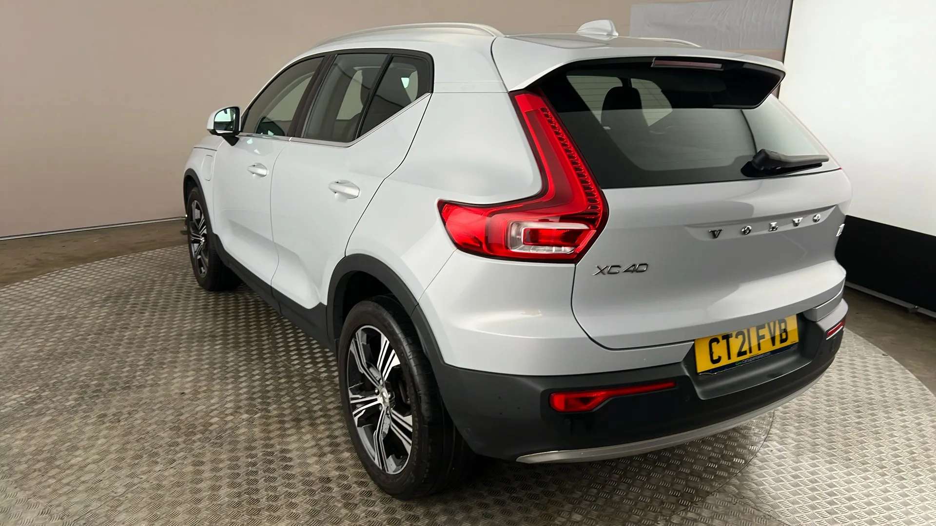 2021 VOLVO XC40 2021 VOLVO XC40
