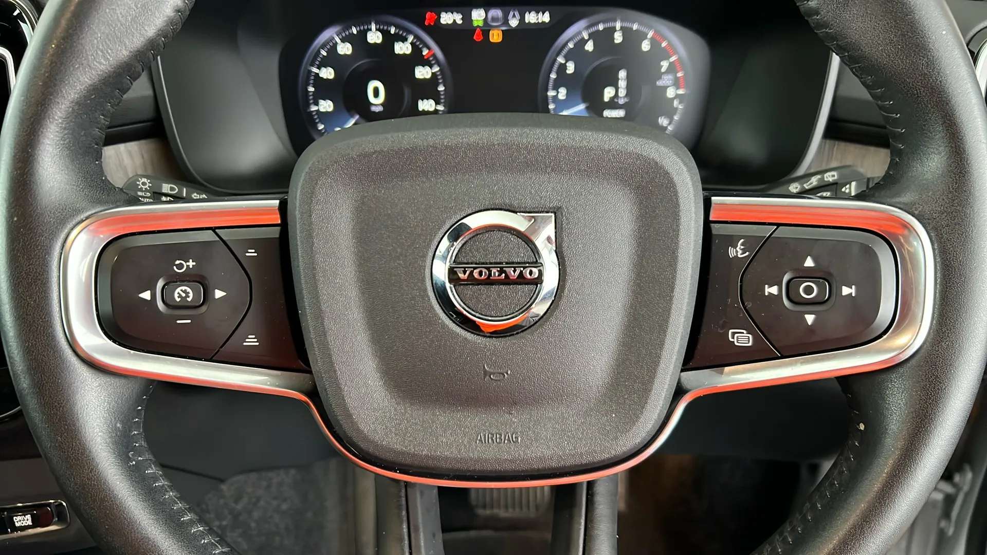 2021 VOLVO XC40 2021 VOLVO XC40