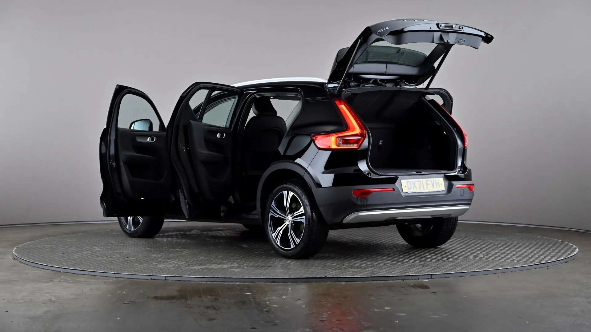 2021 VOLVO XC40 2021 VOLVO XC40