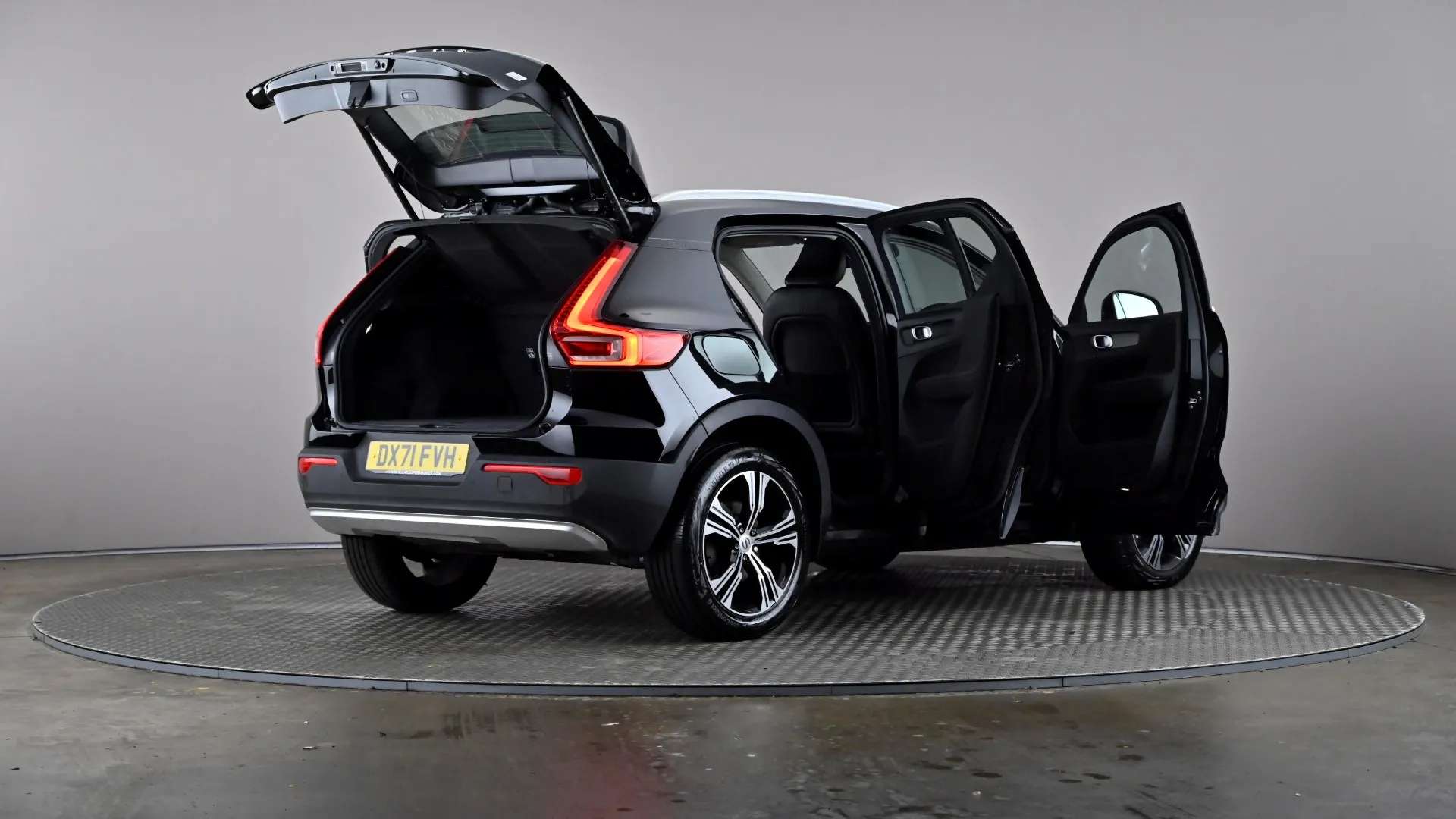 2021 VOLVO XC40 2021 VOLVO XC40
