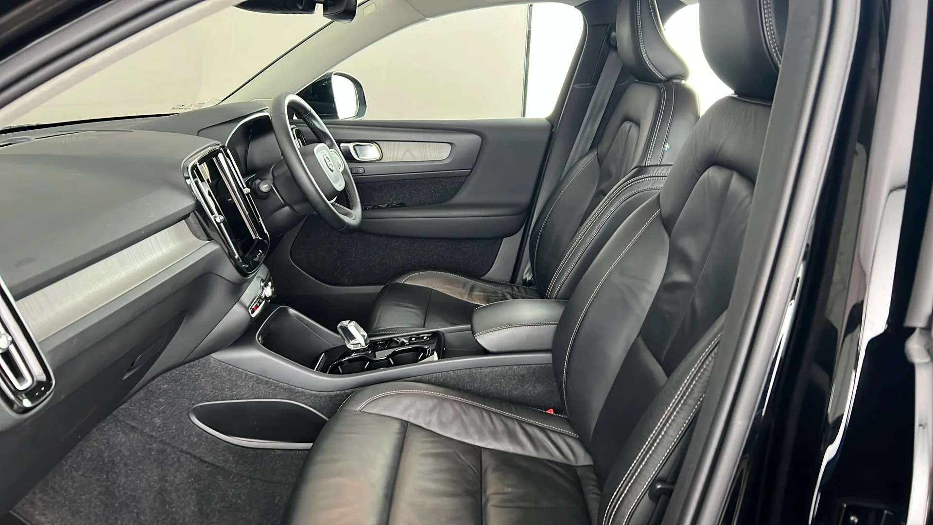 2021 VOLVO XC40 2021 VOLVO XC40